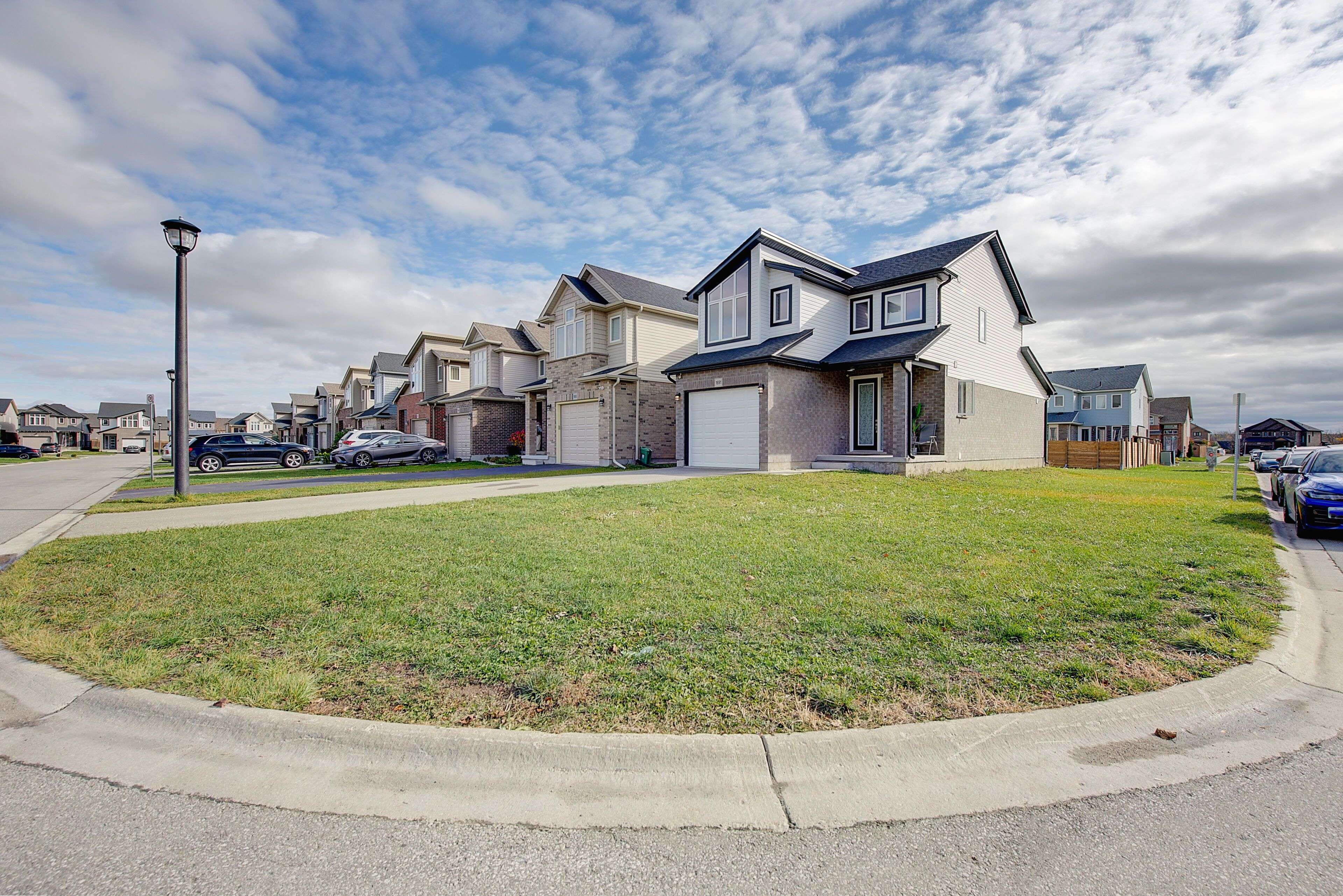 London North, ON N5X 0N1,1691 O'HANLAN LN