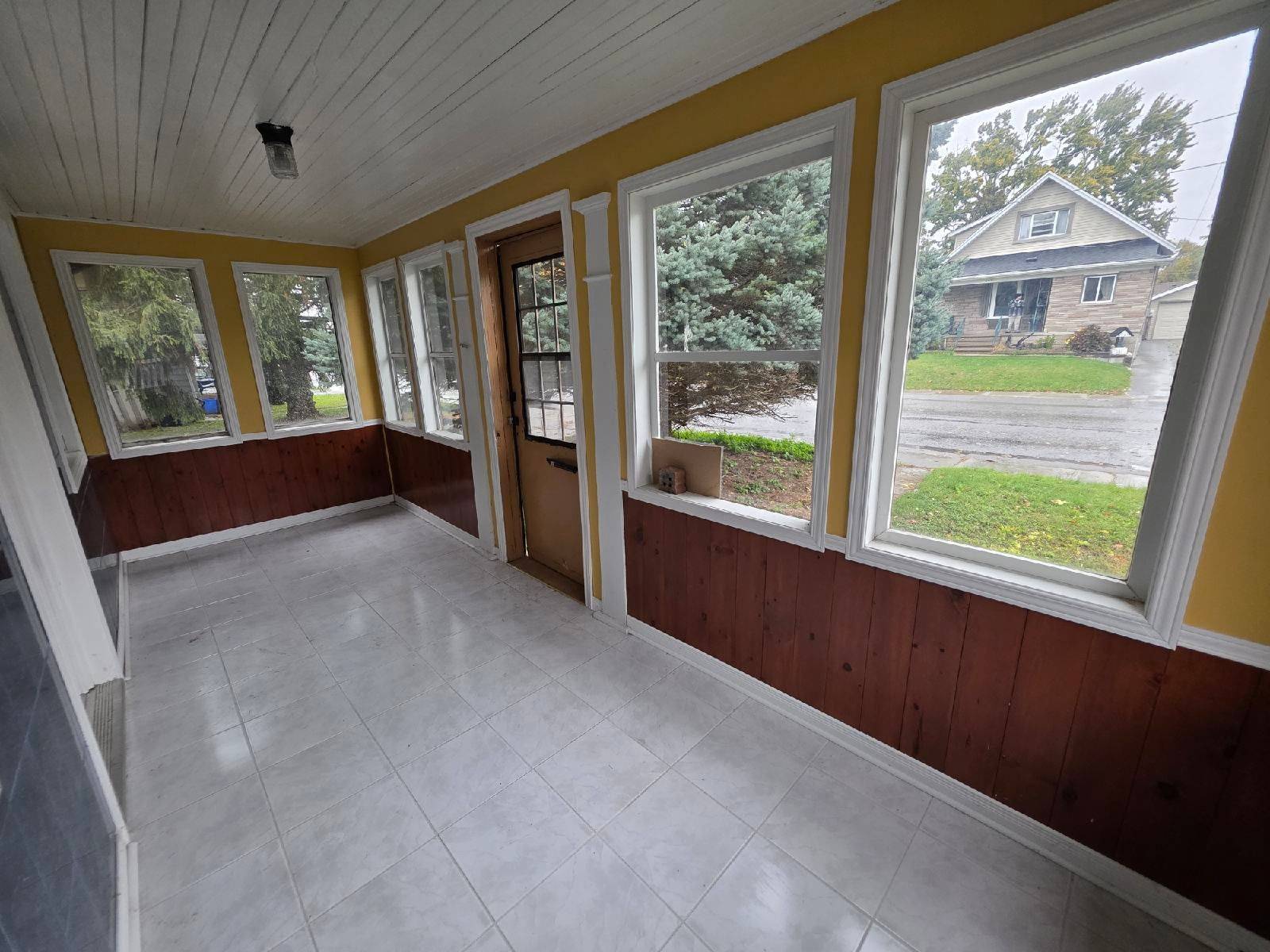 Niagara Falls, ON L2G 2G1,6414 Taylor ST