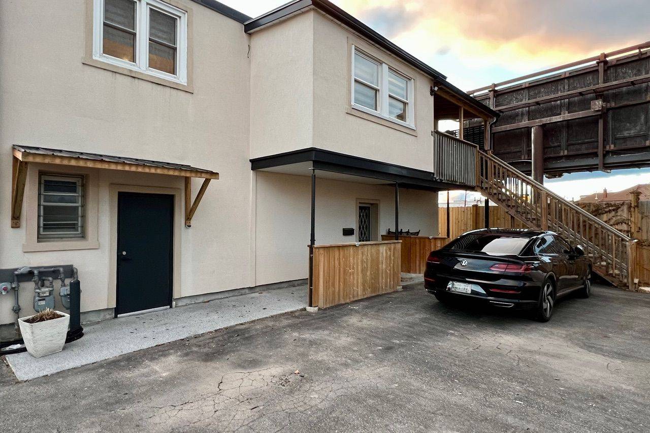 St. Catharines, ON L2R 5L5,254 Ontario ST #UPPER