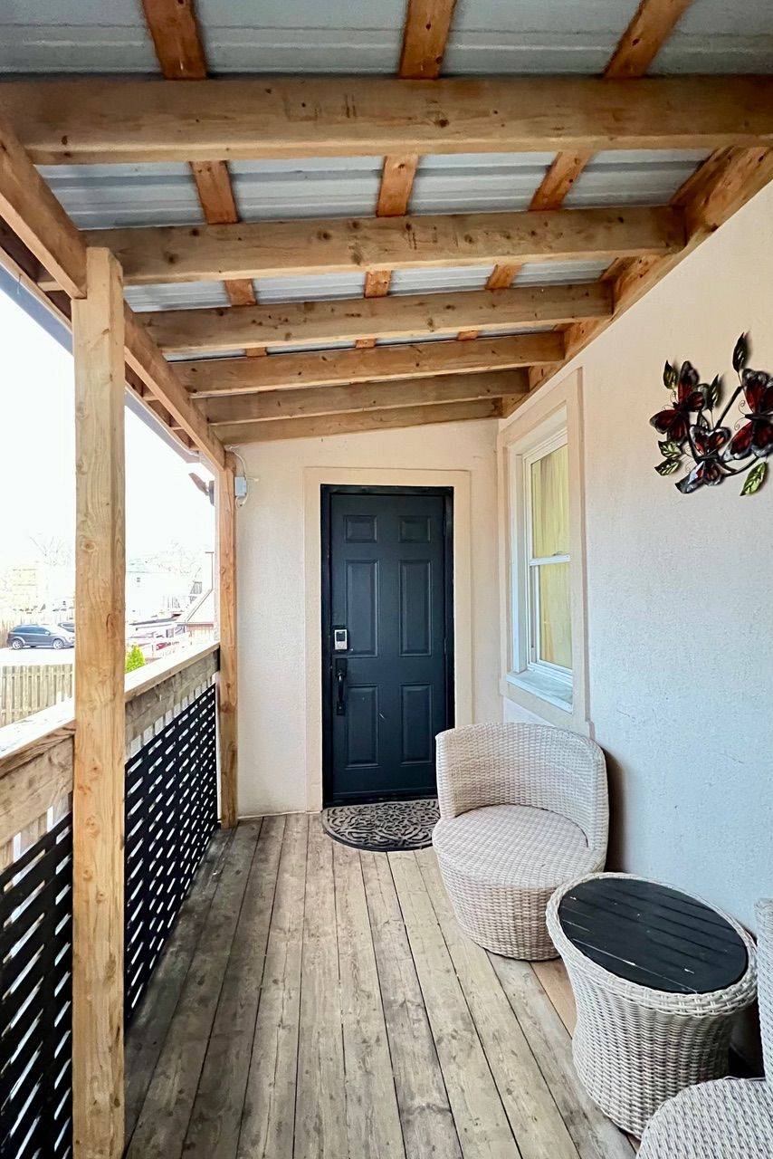 St. Catharines, ON L2R 5L5,254 Ontario ST #UPPER