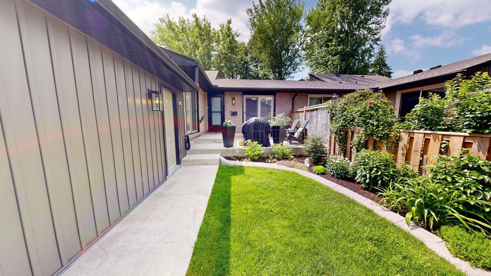 London South, ON N6J 3M8,527 TOPPING LN