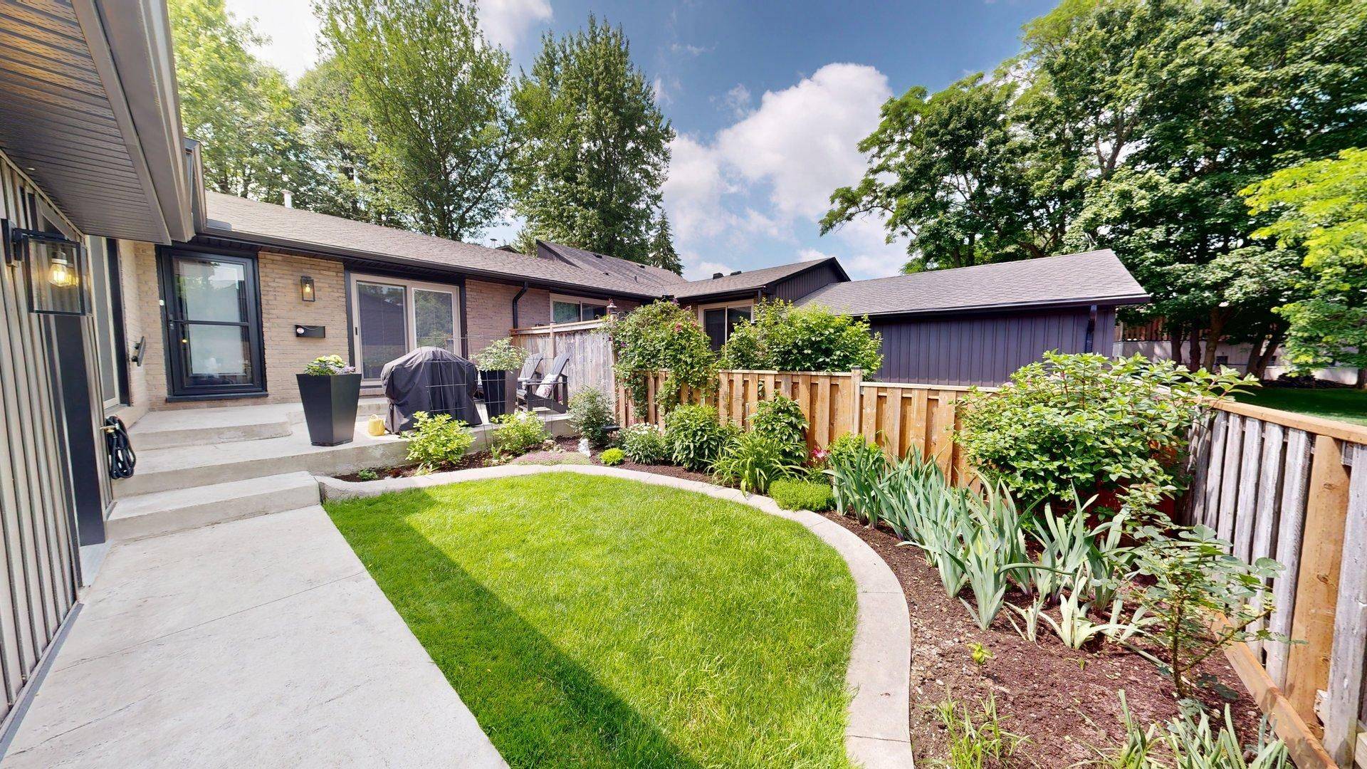 London South, ON N6J 3M8,527 TOPPING LN