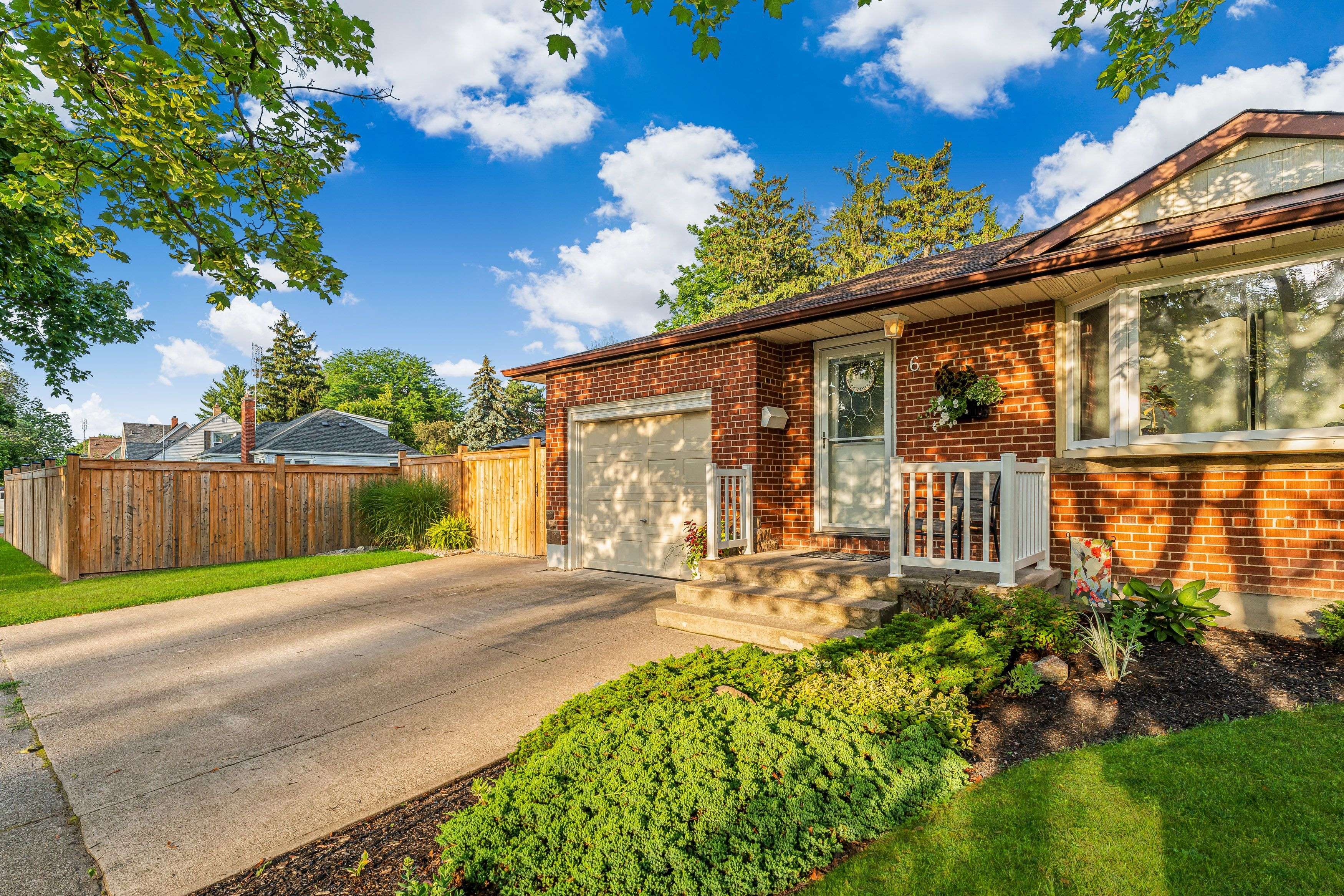 St. Catharines, ON L2M 3P1,6 Maplewood DR