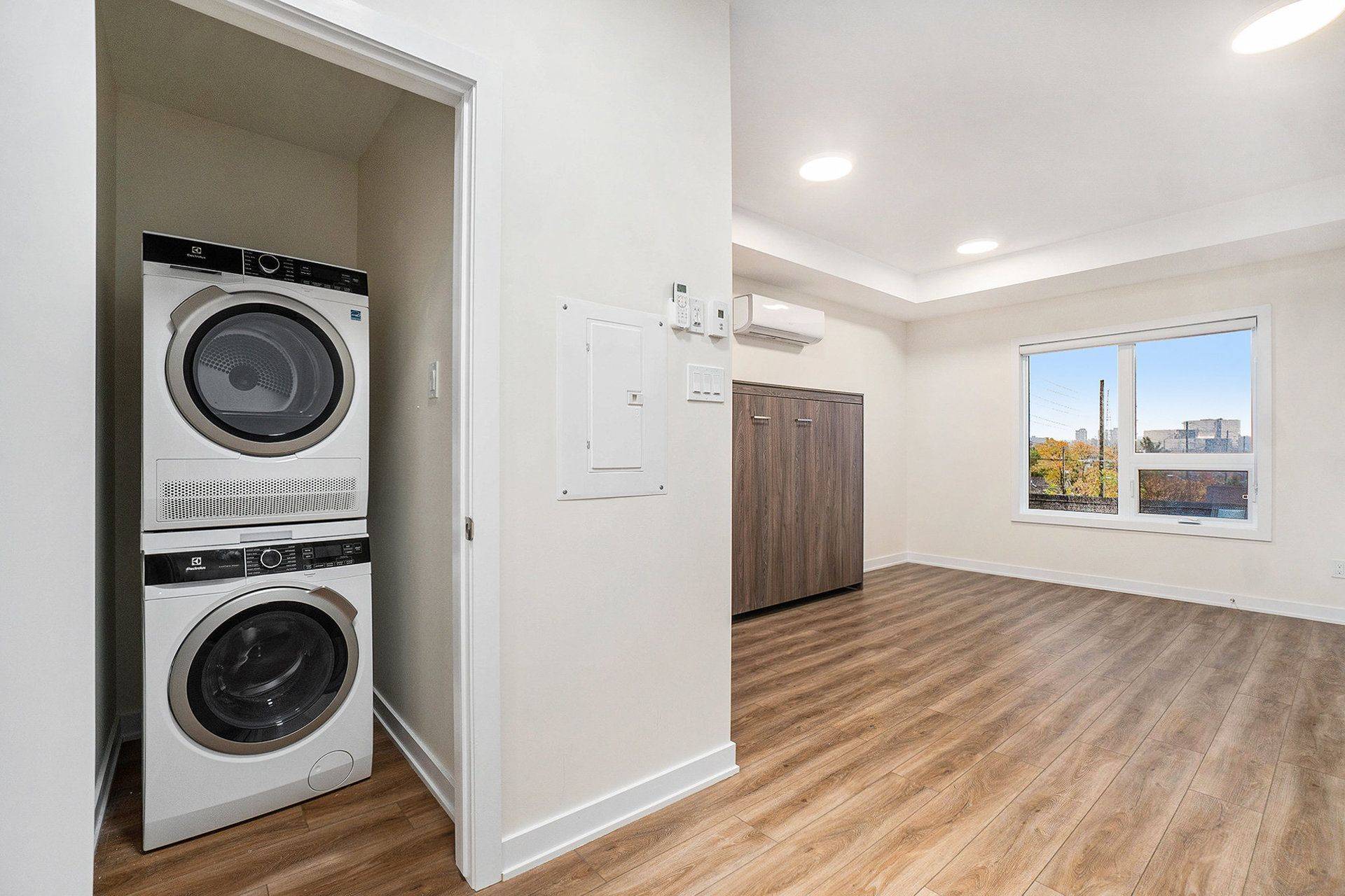 Carlingwood - Westboro And Area, ON K1Z 5E8,630 Churchill AVE N #302