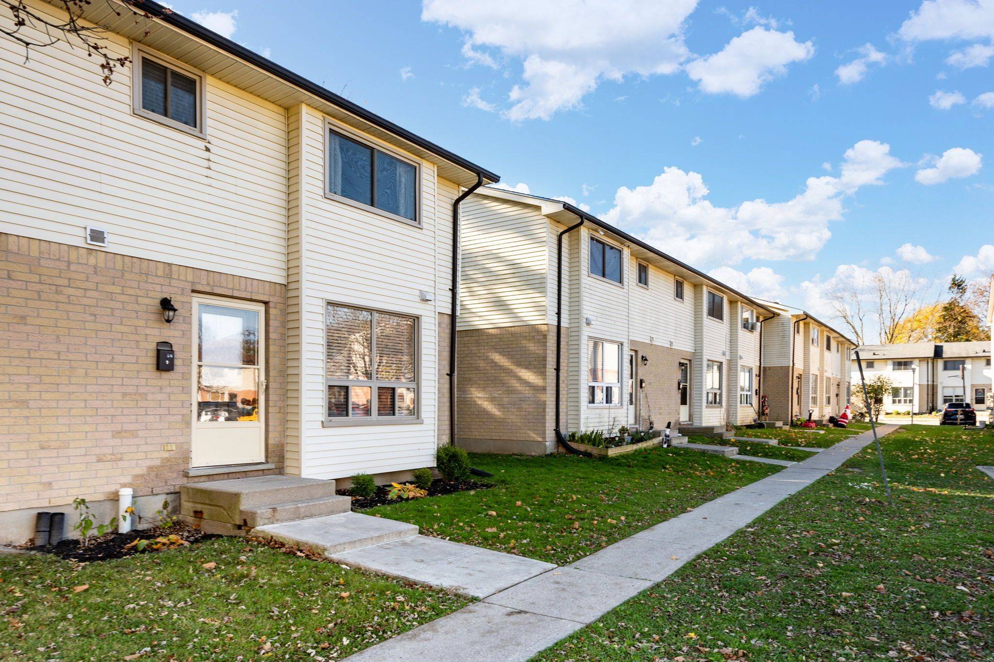 London South, ON N6J 4J3,135 Belmont DR #56