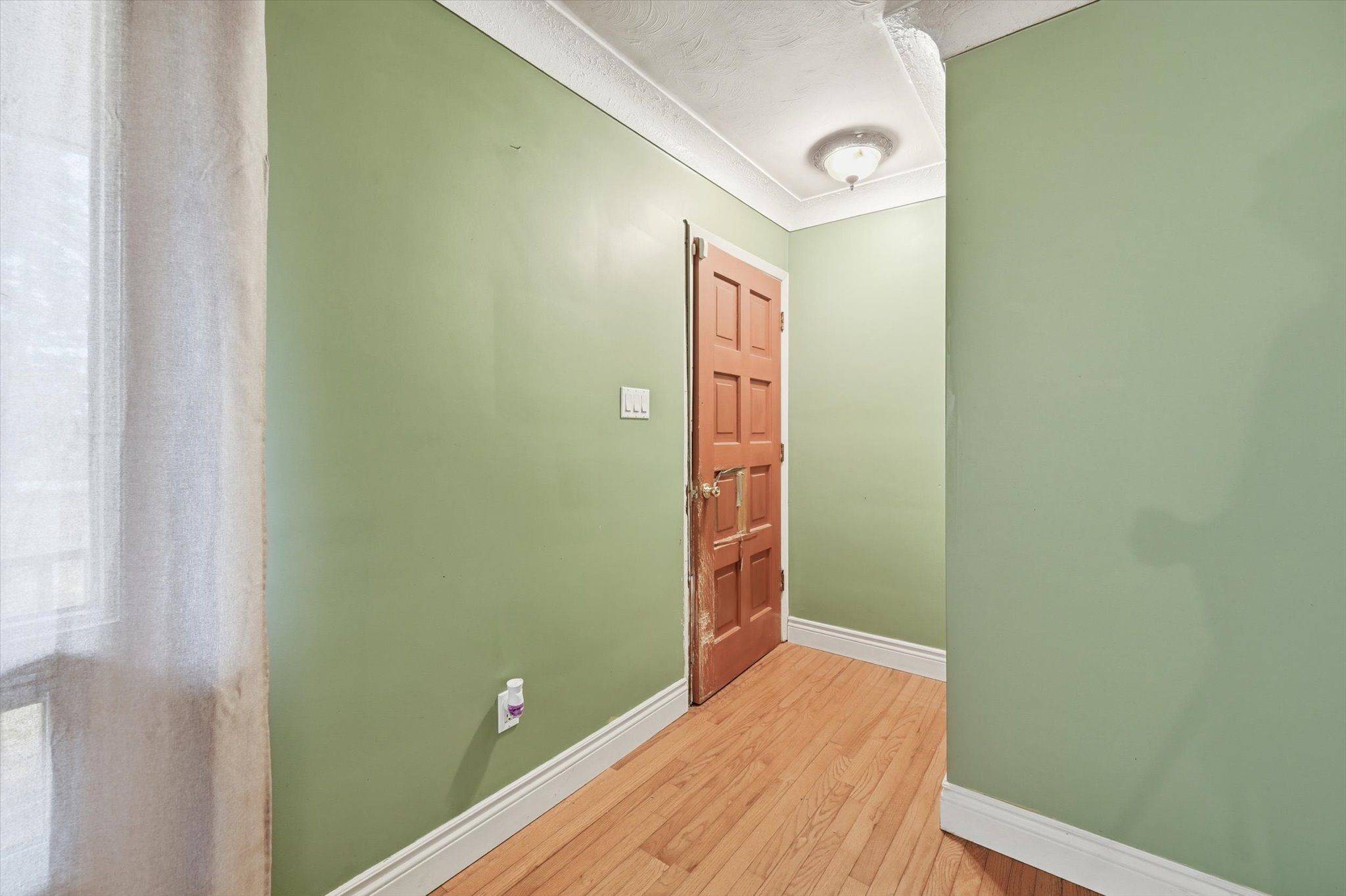 West Lincoln, ON L0R 1E0,8520 Sixteen RD