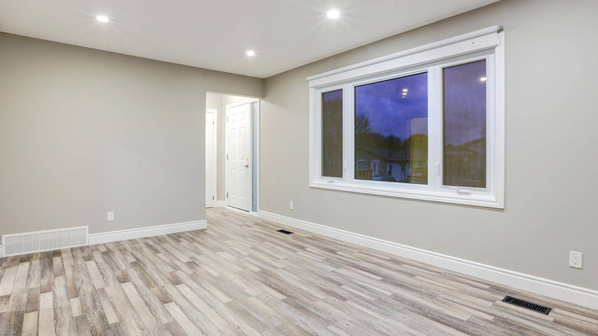 Kitchener, ON N2N 1H5,55 Silver Aspen CRES ##UPPER