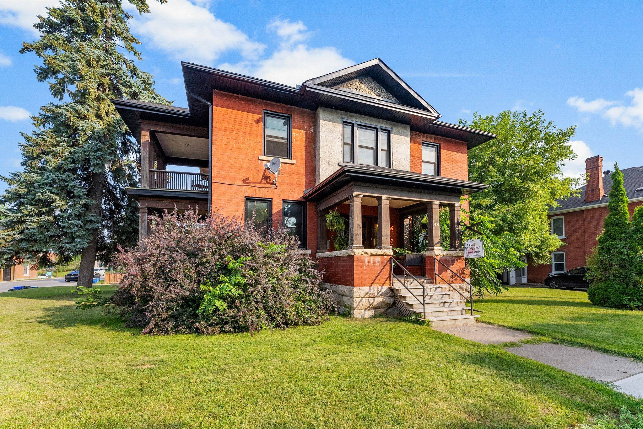 Renfrew, ON K7V 2S3,48 Hall AVE E