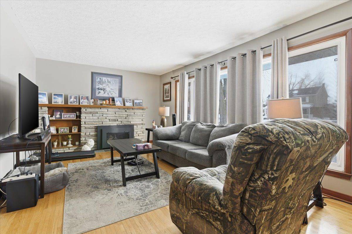 Kawartha Lakes, ON K9V 1A8,12 Maryknoll AVE