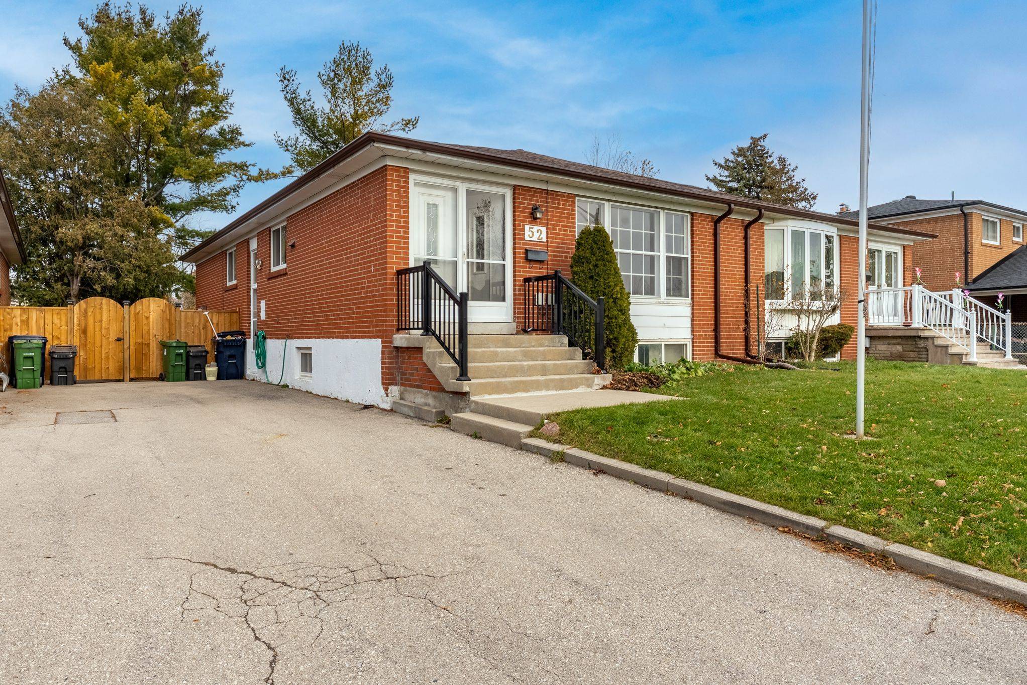 Toronto C15, ON M2J 3N2,52 Clydesdale DR