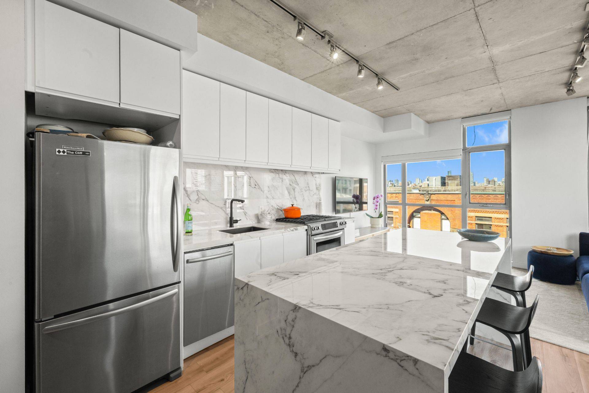 Toronto C01, ON M6J 0B2,2 Gladstone AVE #606