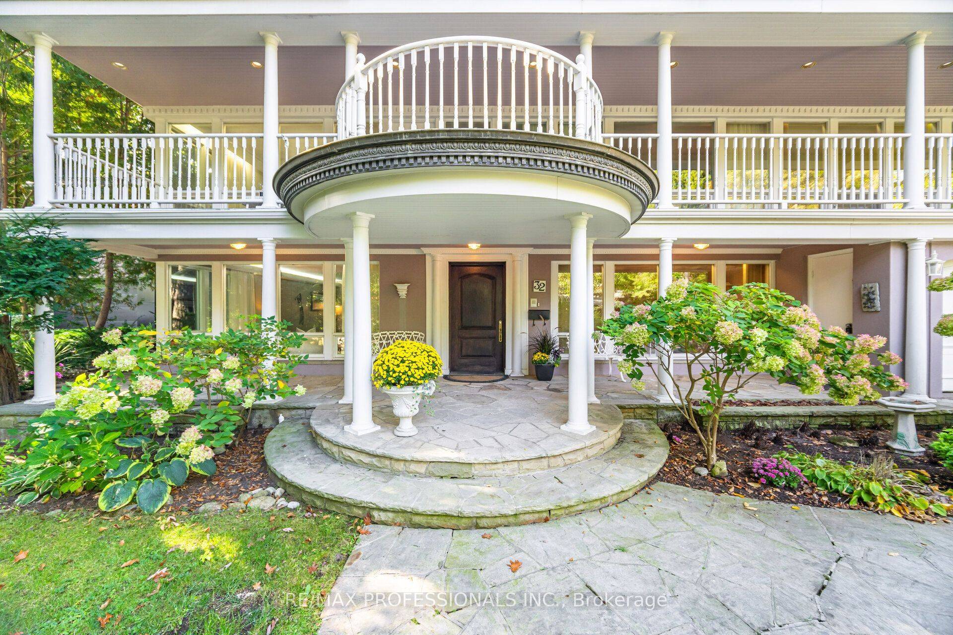 Toronto W08, ON M9A 3Z6,32 Edenbrook HL