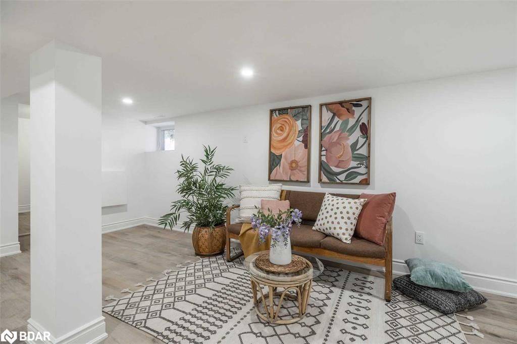 Hamilton, ON L8L 2V2,1 Edward ST #LOWER