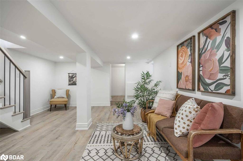 Hamilton, ON L8L 2V2,1 Edward ST #LOWER