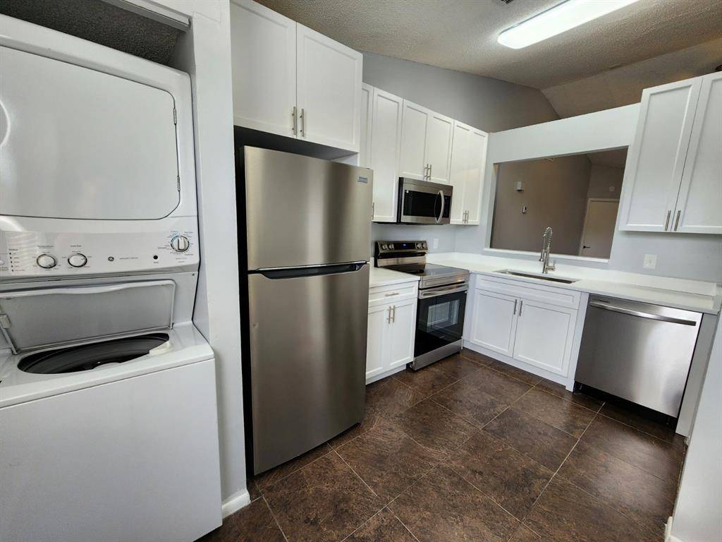 Lauderhill, FL 33313,2551 NW 56th Ave #2-20