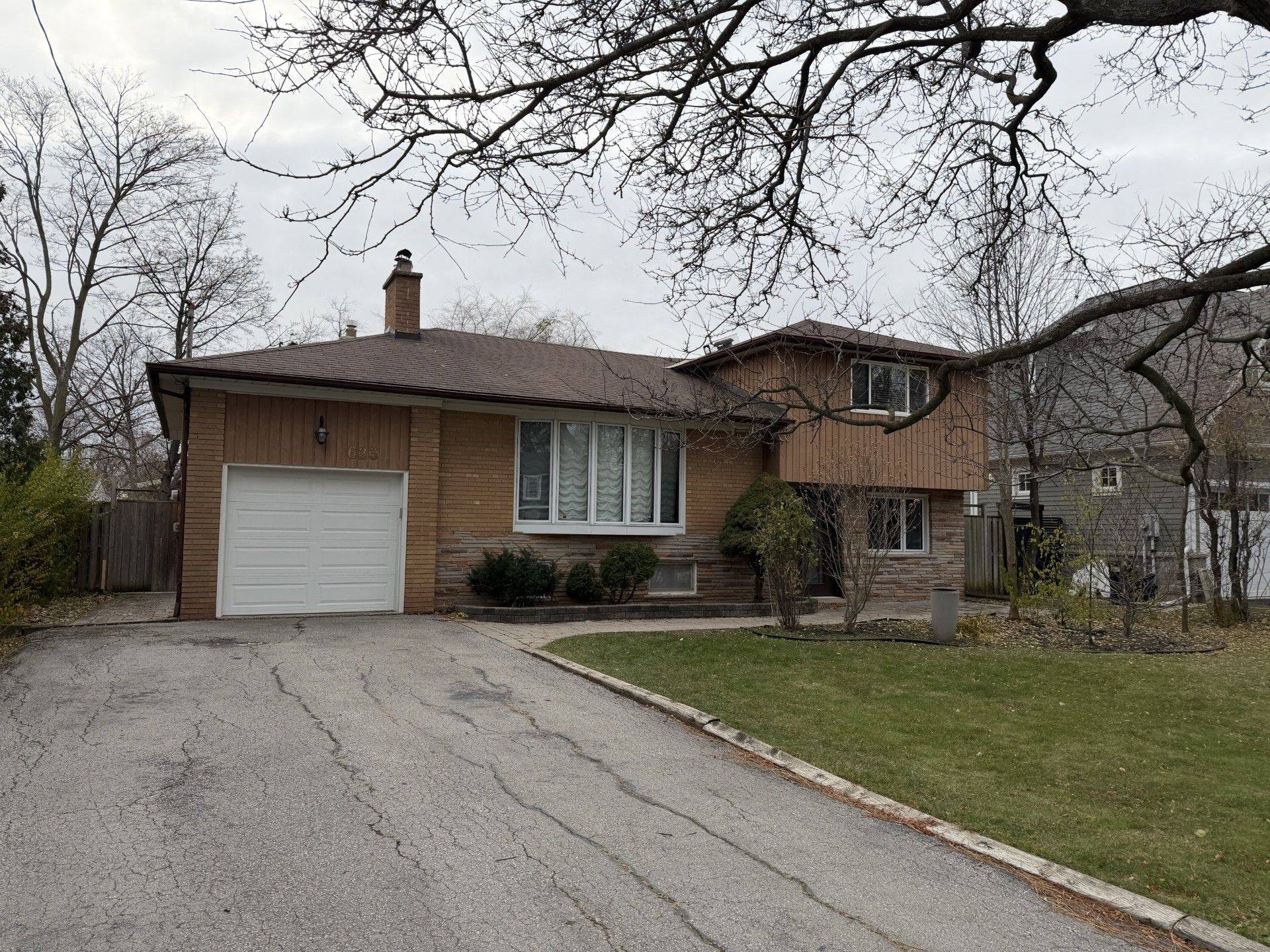 Oakville, ON L6L 3T4,623 Trafford CRES
