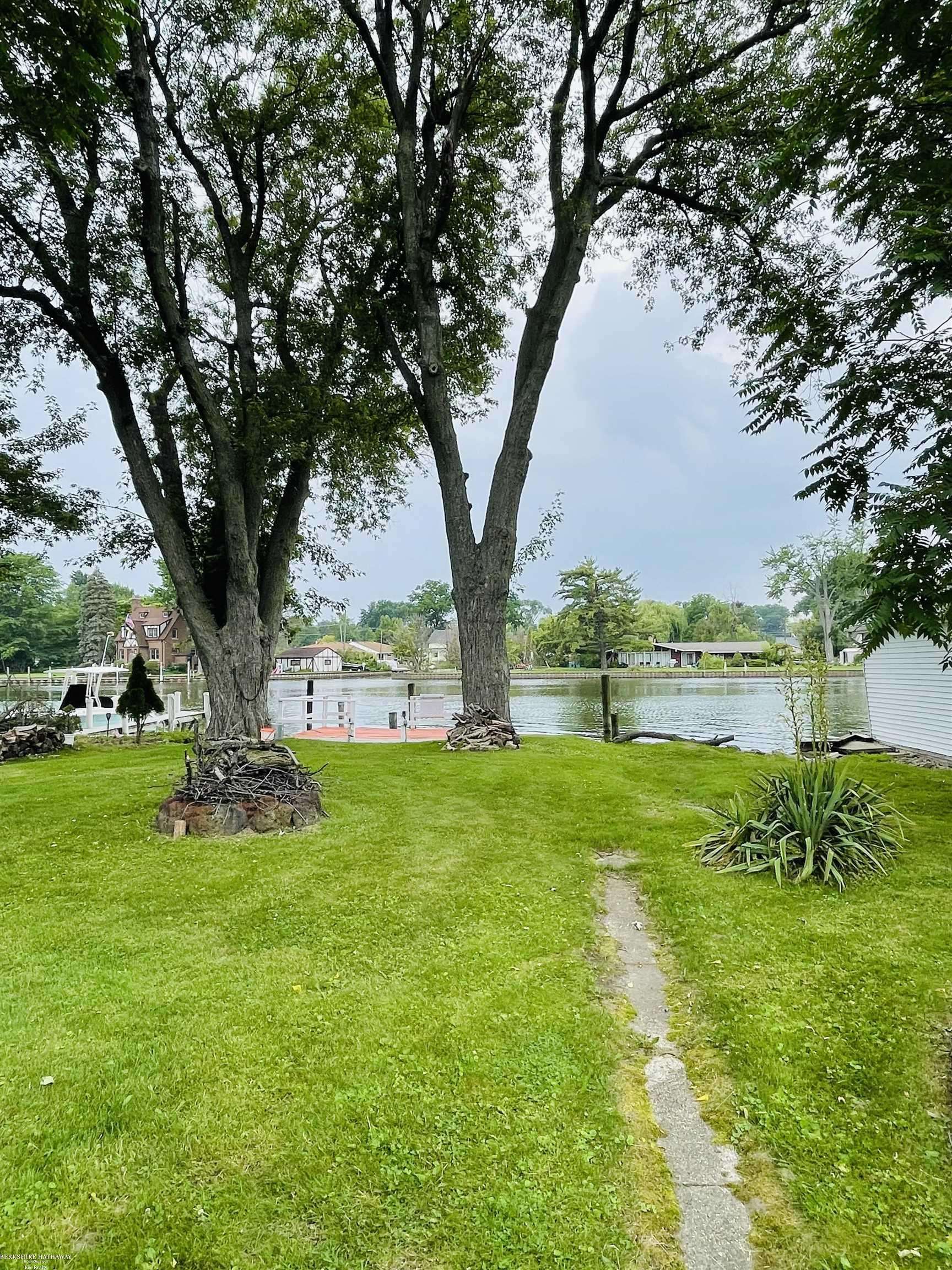 Harrison Twp, MI 48045,29070 Riverbank