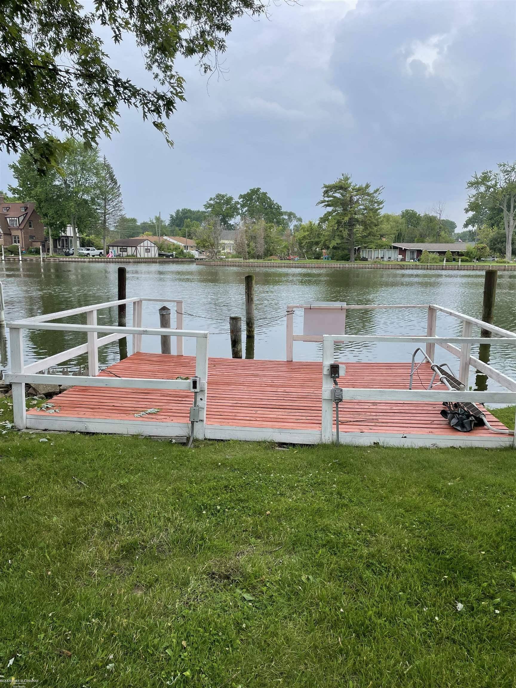 Harrison Twp, MI 48045,29070 Riverbank