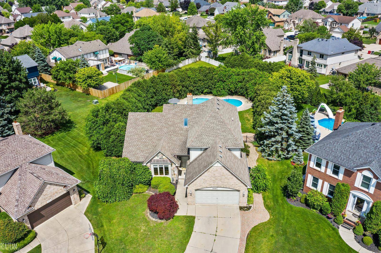 Clinton Township, MI 48038,19080 Livery