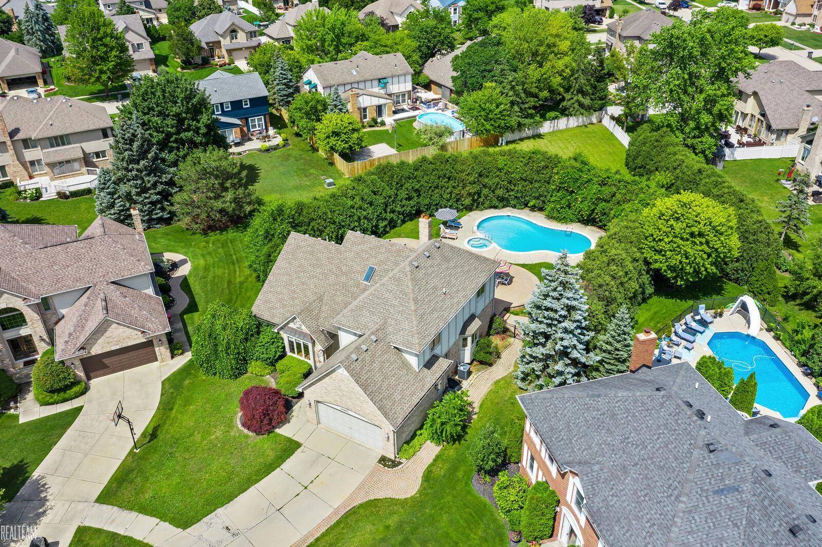 Clinton Township, MI 48038,19080 Livery