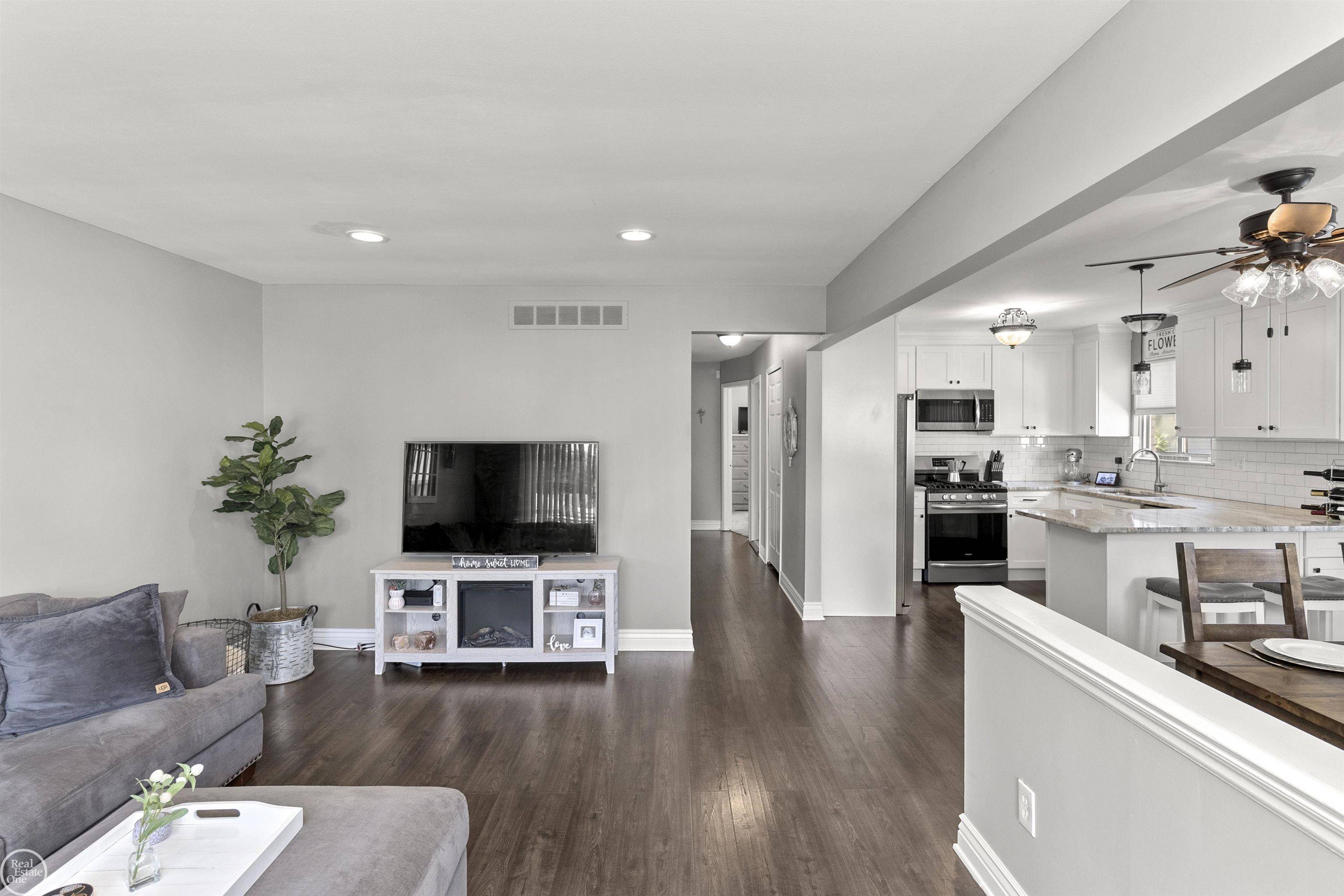 Harrison Twp, MI 48045,34325 Genereaux