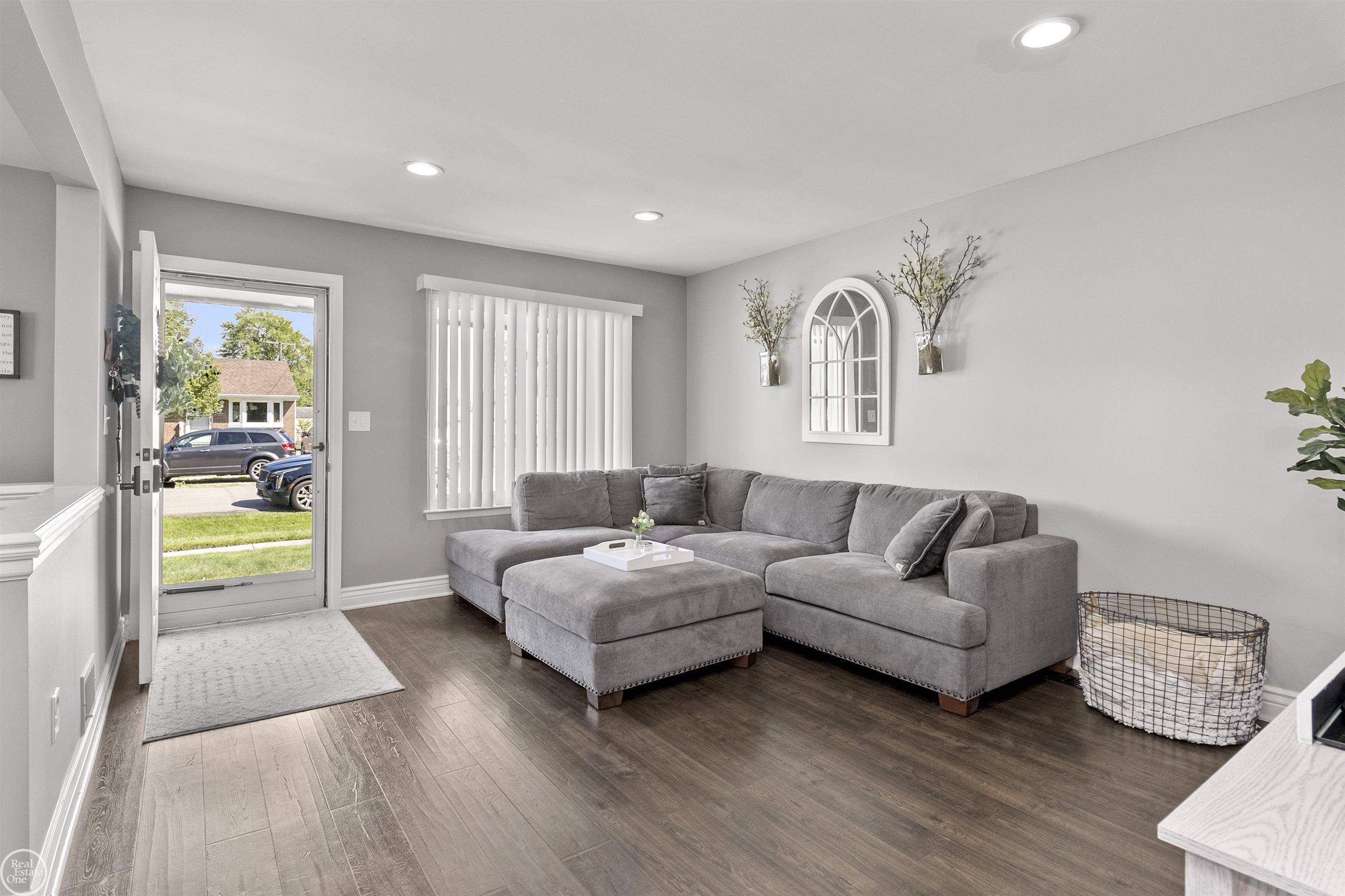 Harrison Twp, MI 48045,34325 Genereaux