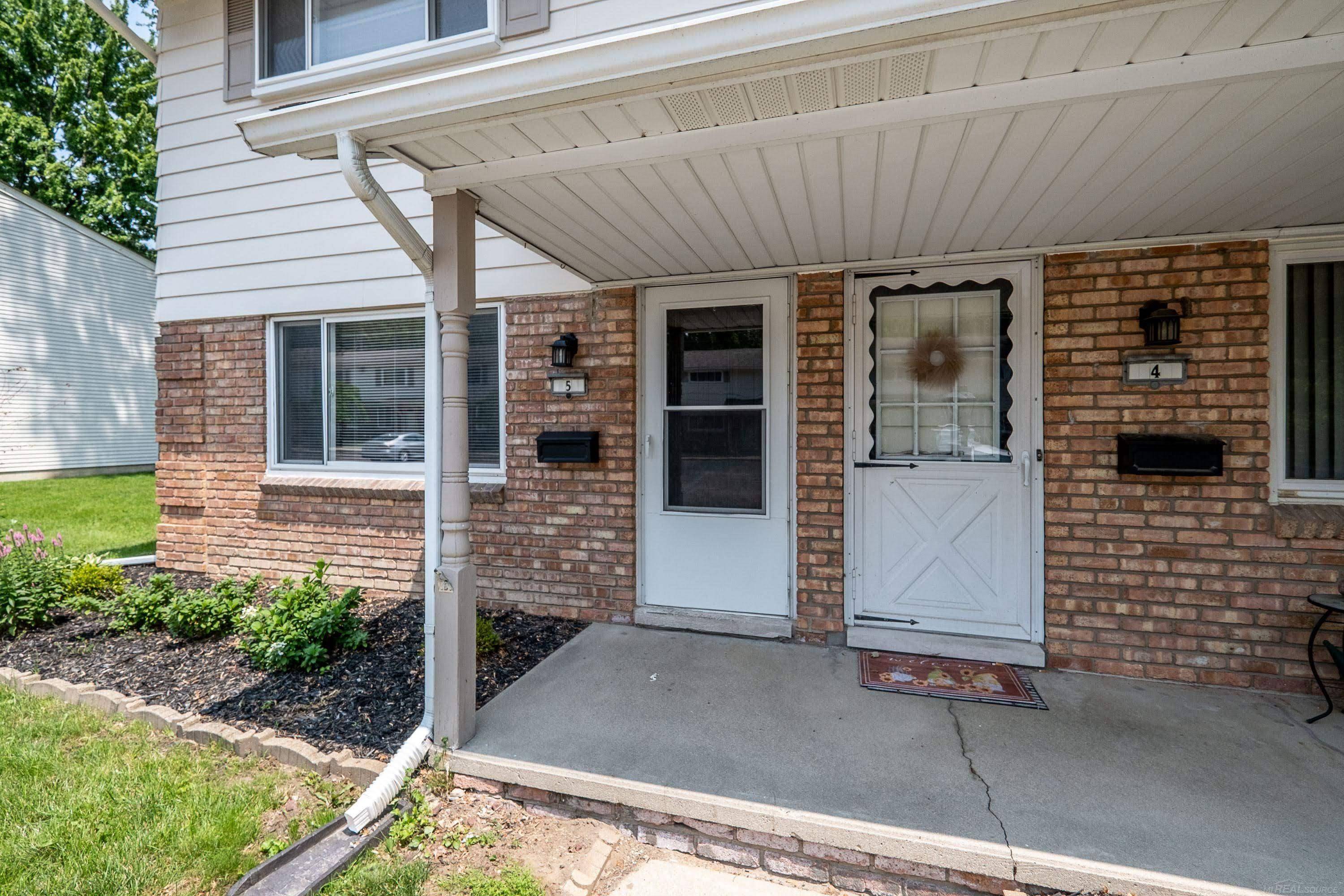 Harrison Twp, MI 48045,25725 SOUTH RIVER