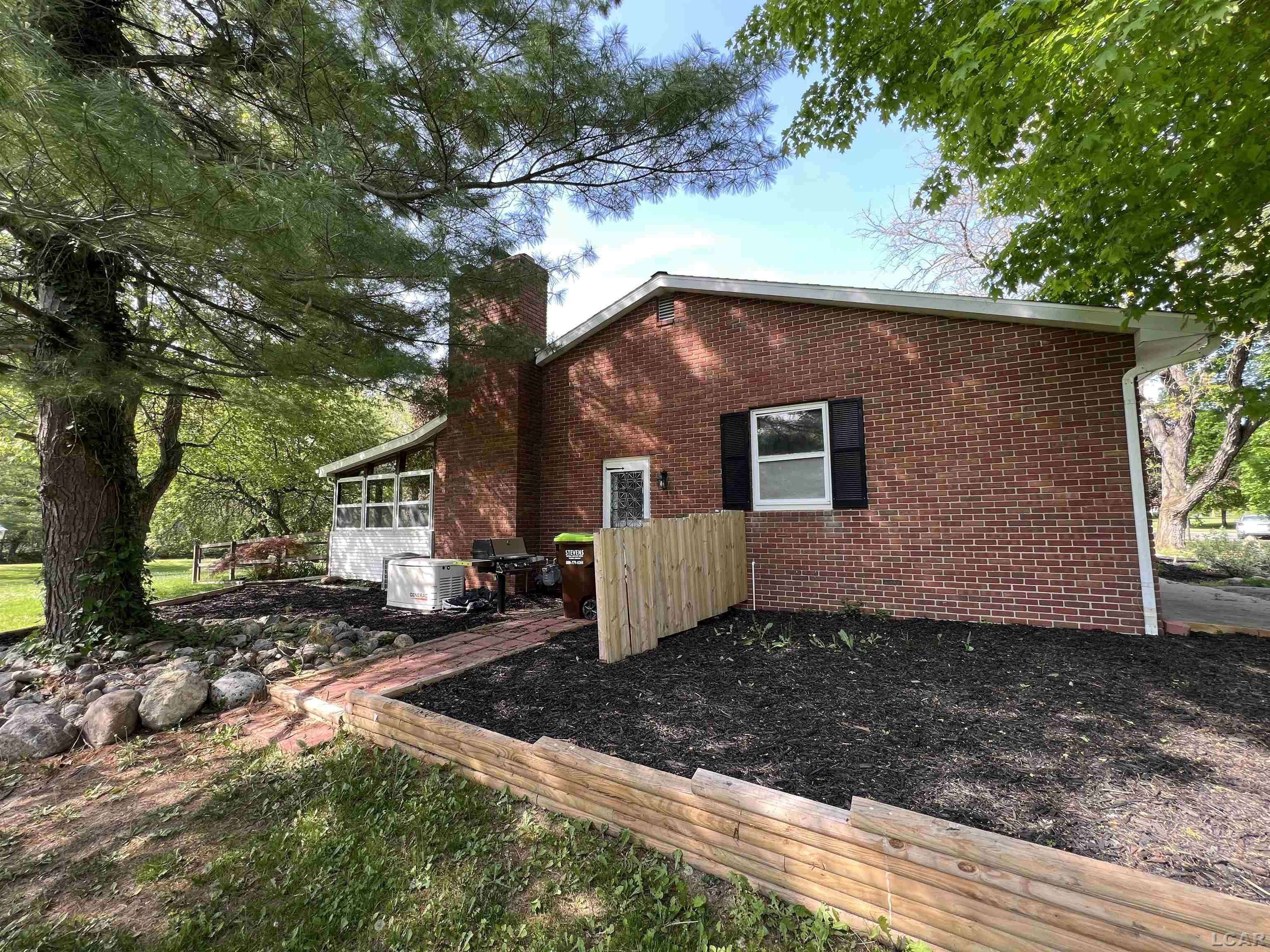 Adrian, MI 49221,575 Meadowbrook