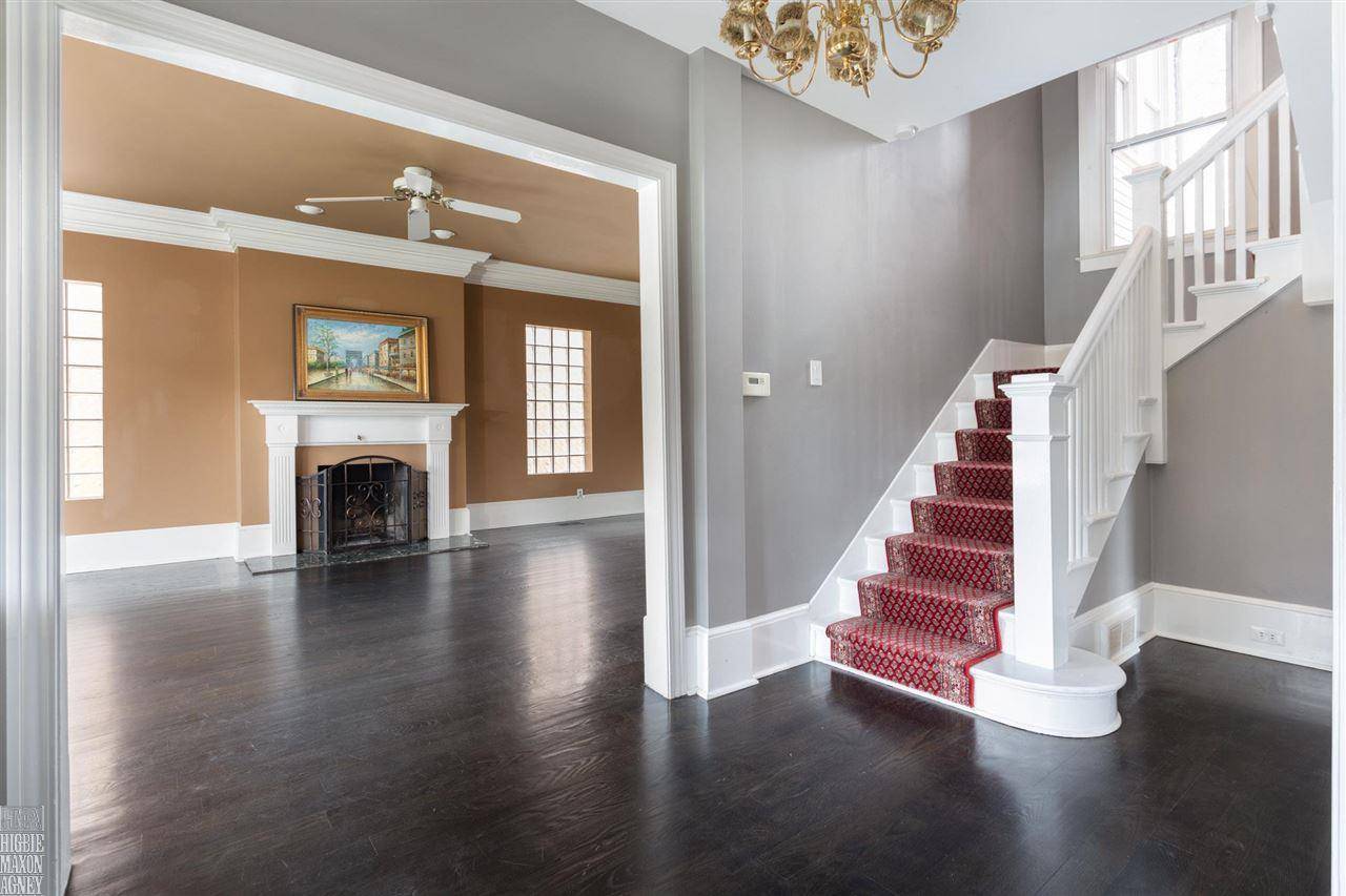 Grosse Pointe, MI 48230,387 Neff