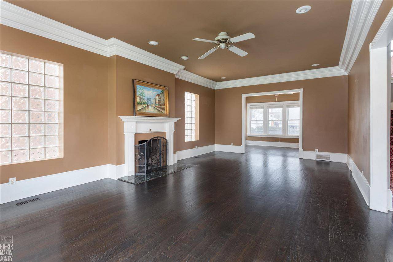 Grosse Pointe, MI 48230,387 Neff