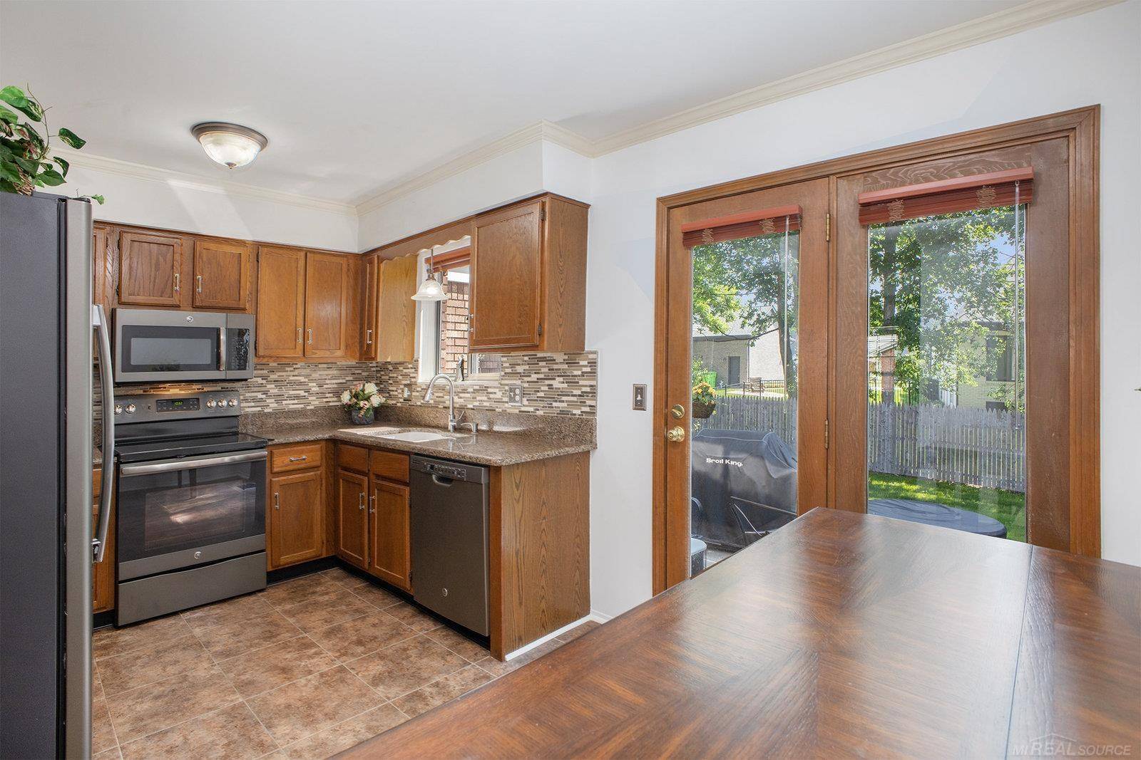 Harrison Twp, MI 48045,38370 Maple