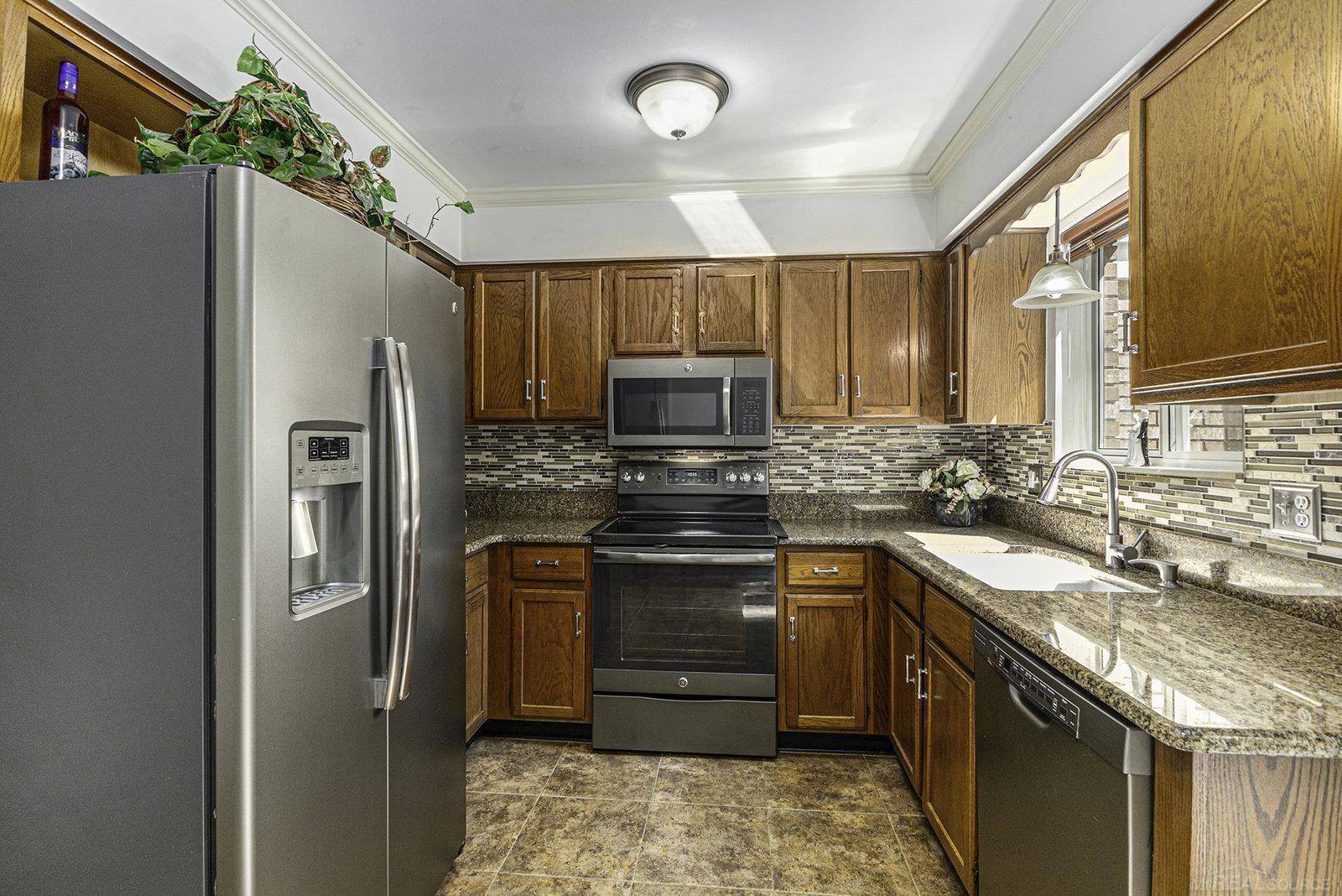 Harrison Twp, MI 48045,38370 Maple