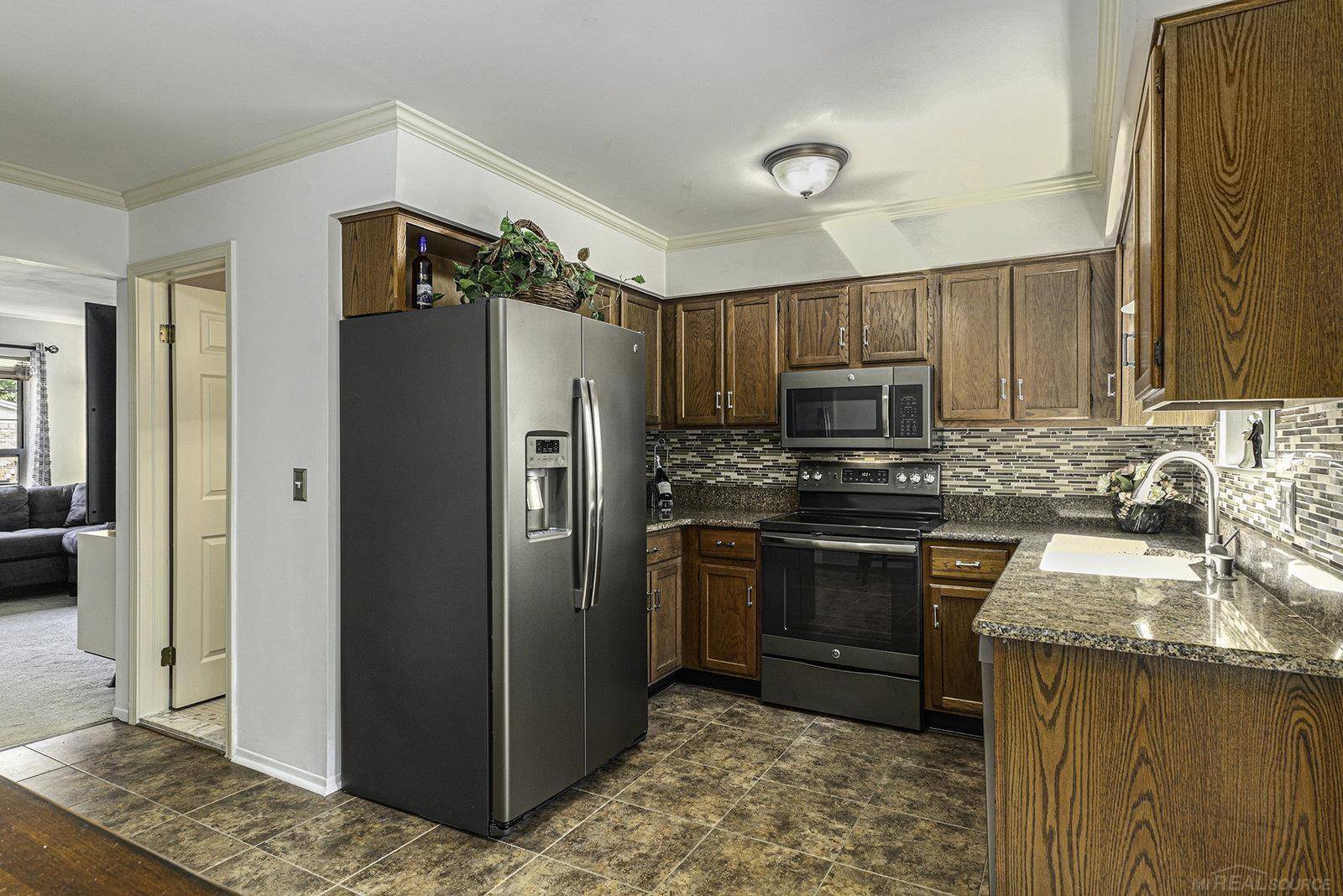 Harrison Twp, MI 48045,38370 Maple