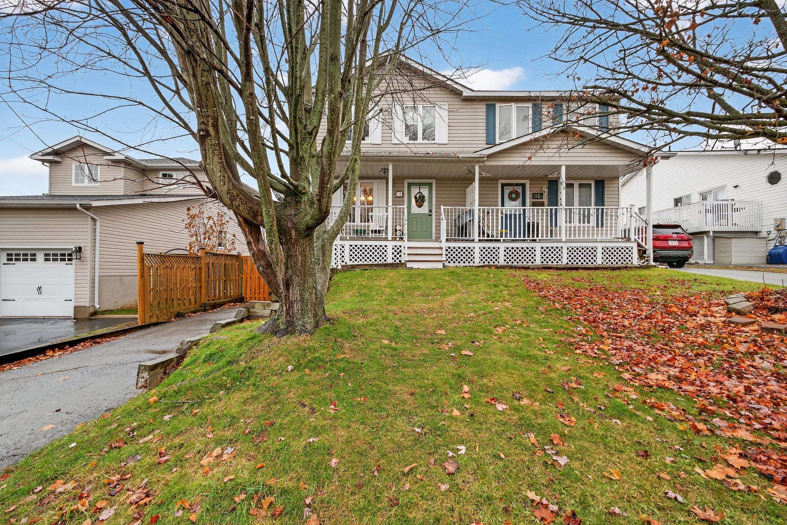 Loyalist, ON K7N 1Y6,14 CLIFFORD ST