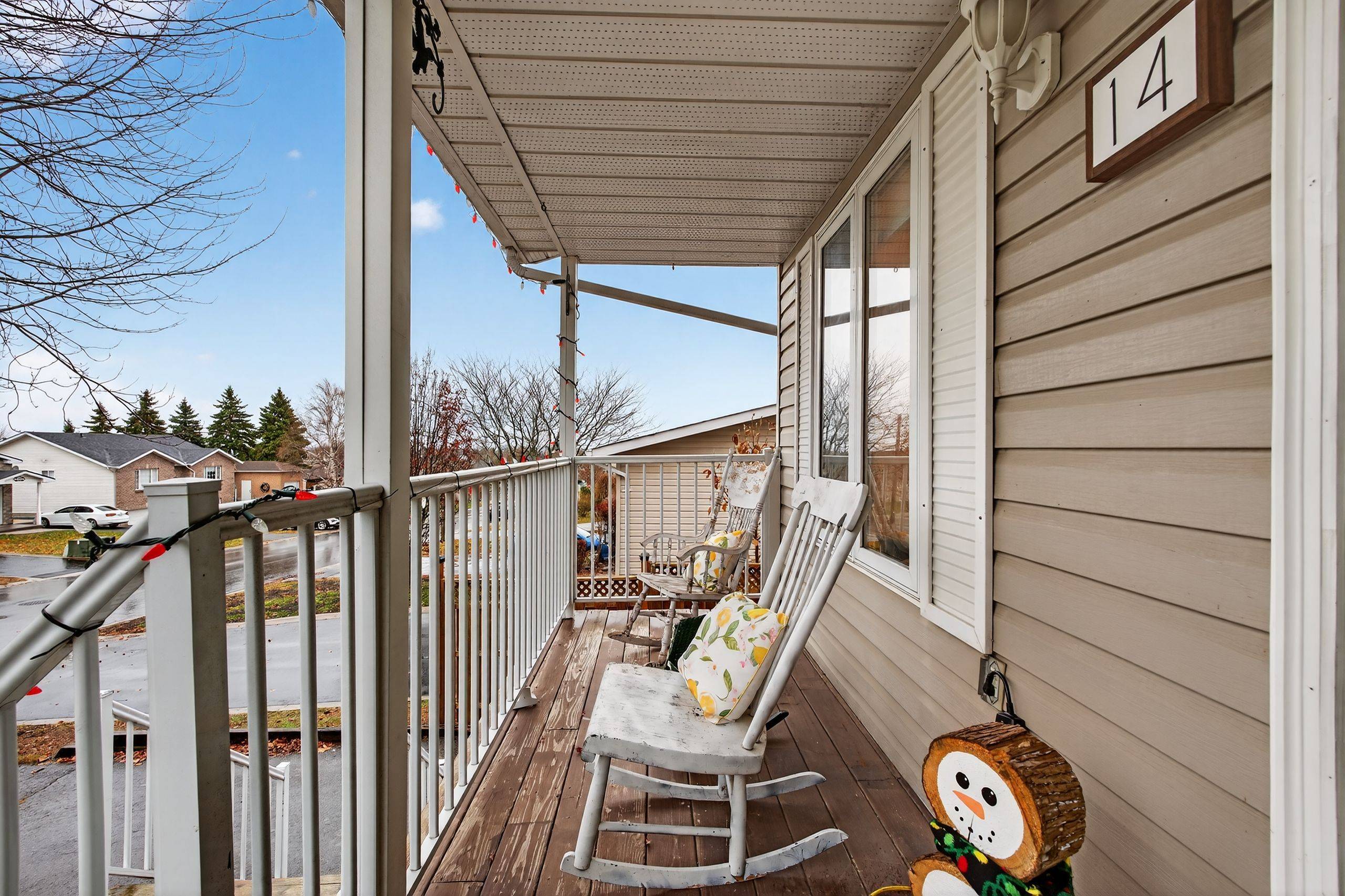 Loyalist, ON K7N 1Y6,14 CLIFFORD ST