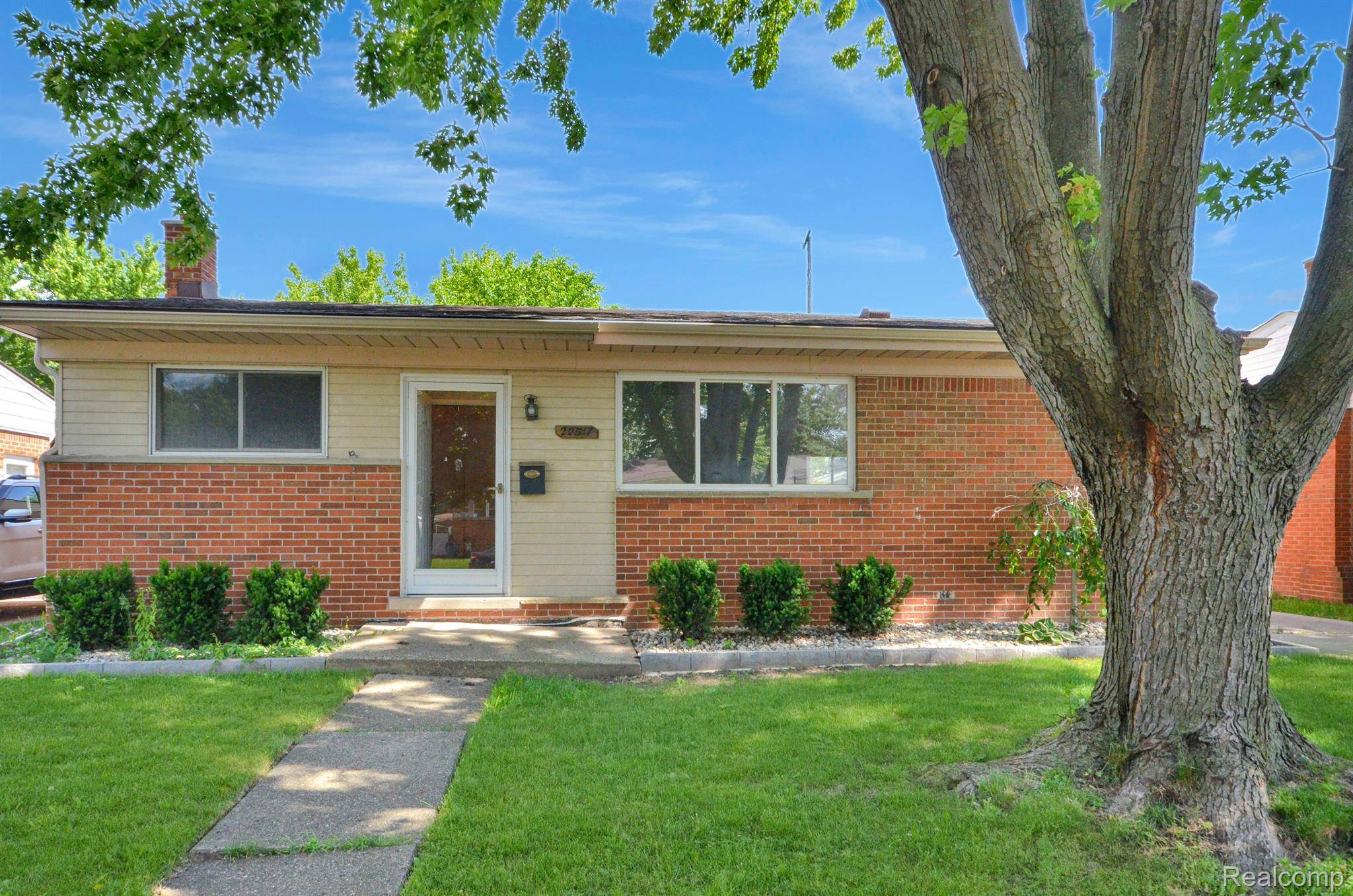 MI 48082,22517 Raymond ST