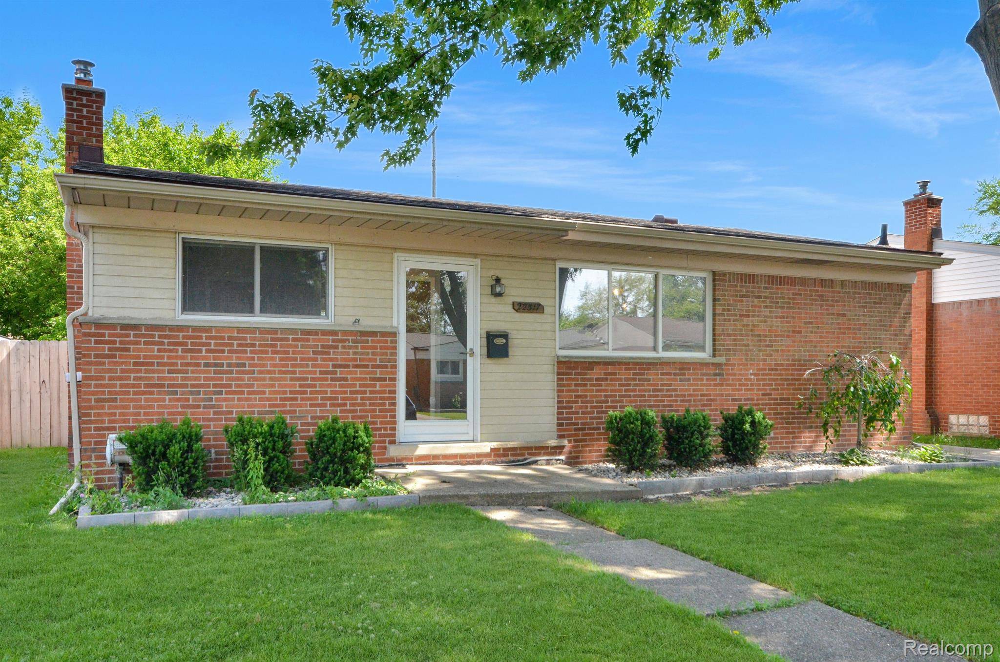 MI 48082,22517 Raymond ST