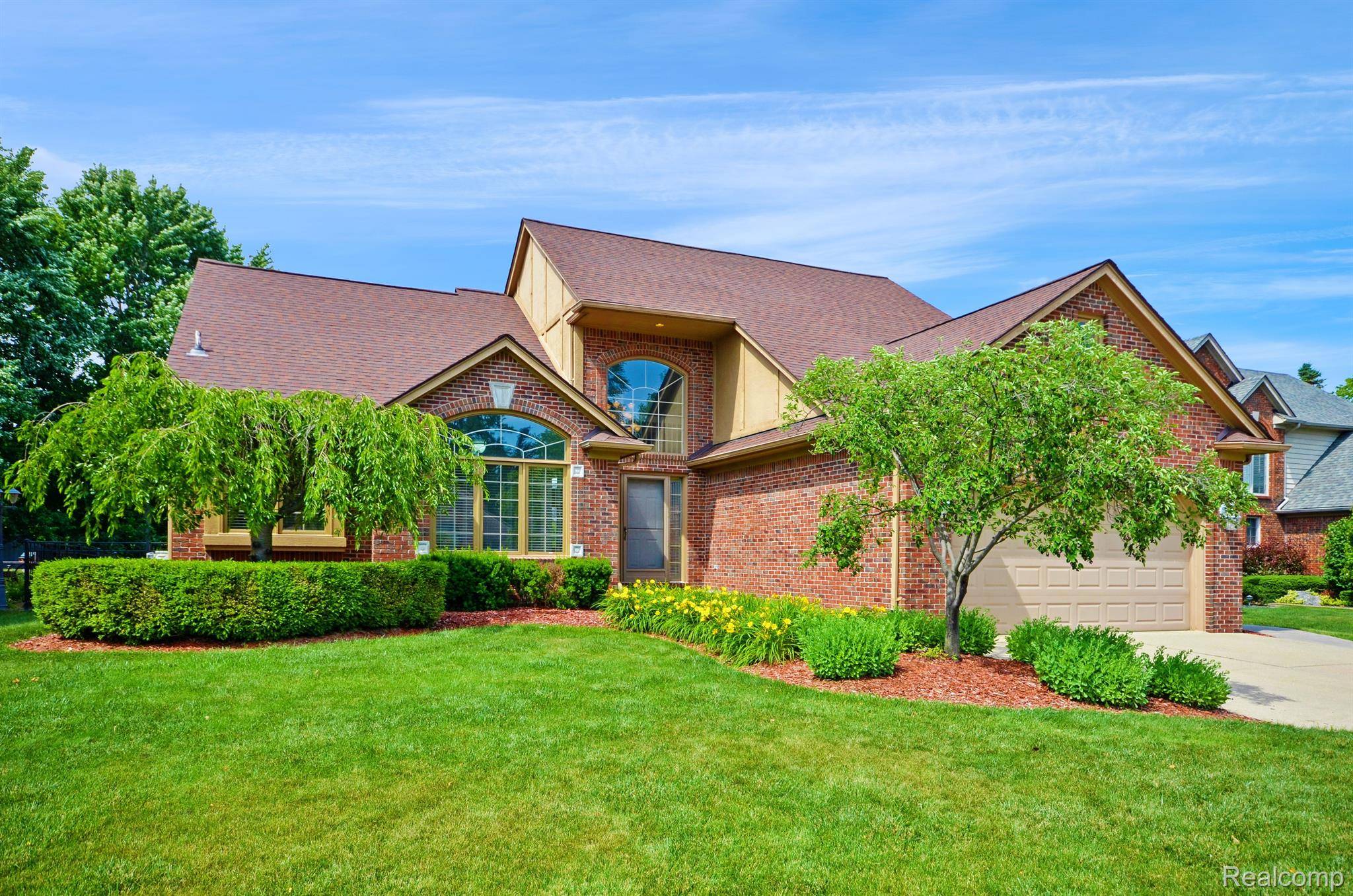 MI 48044,20307 Country Side DR