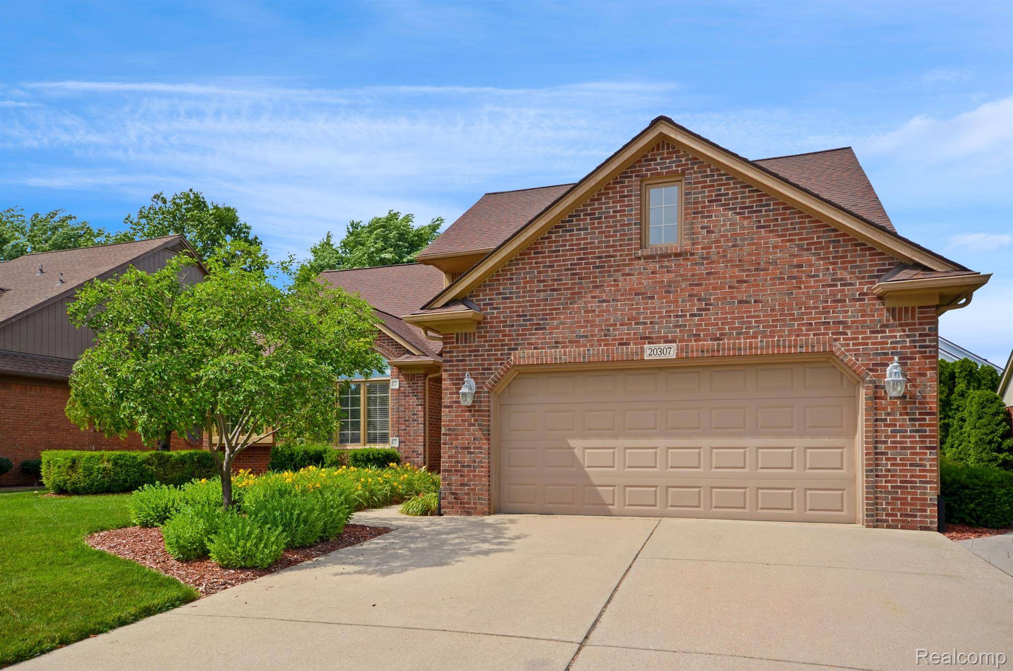 MI 48044,20307 Country Side DR