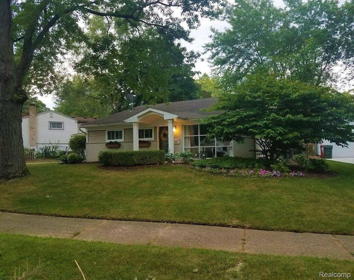 MI 48307,1321 CATALPA DR