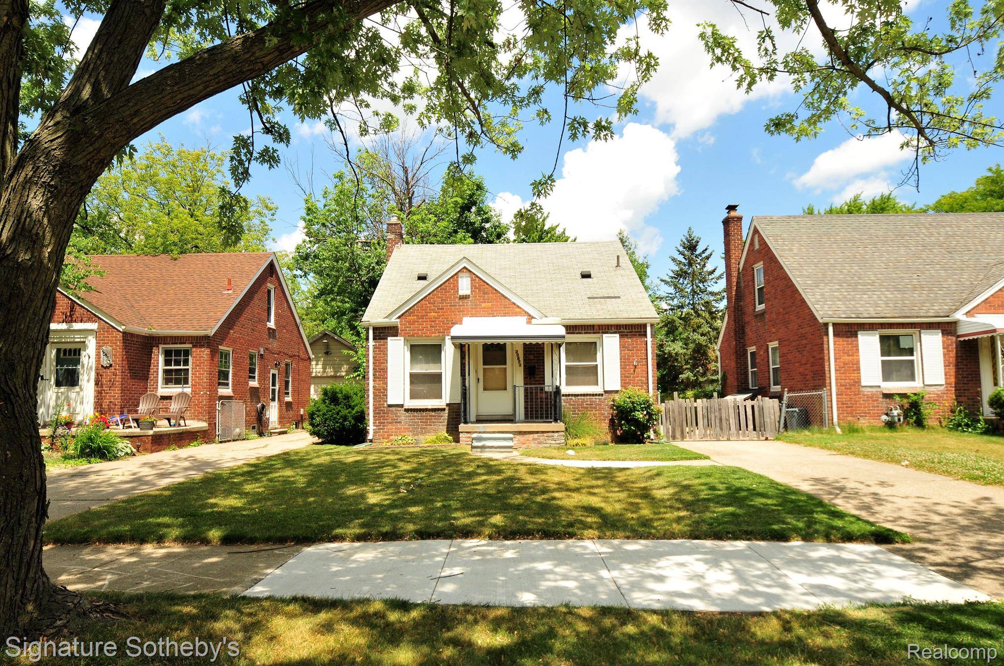 Harper Woods, MI 48225,20671 FLEETWOOD DR