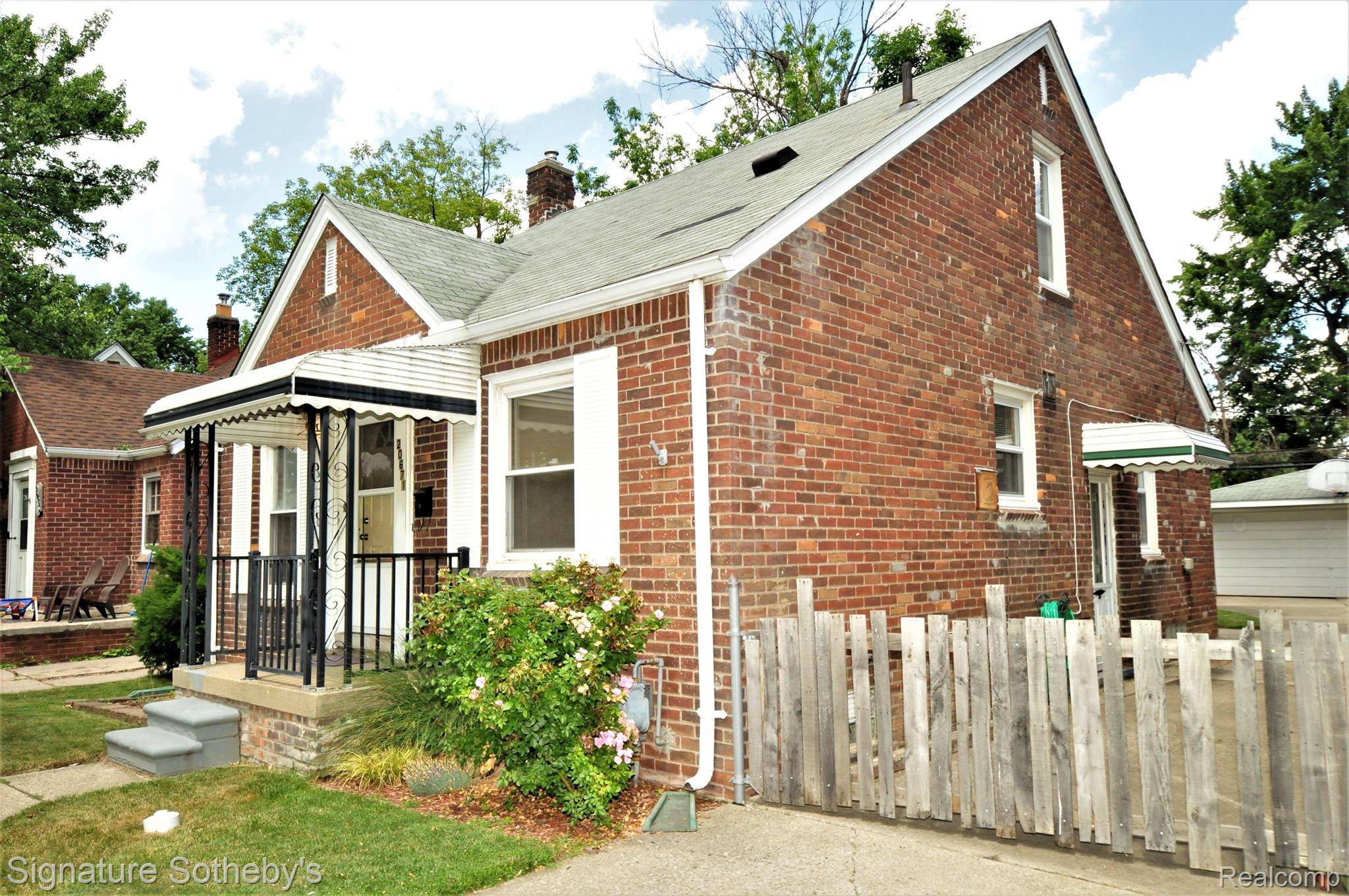 Harper Woods, MI 48225,20671 FLEETWOOD DR