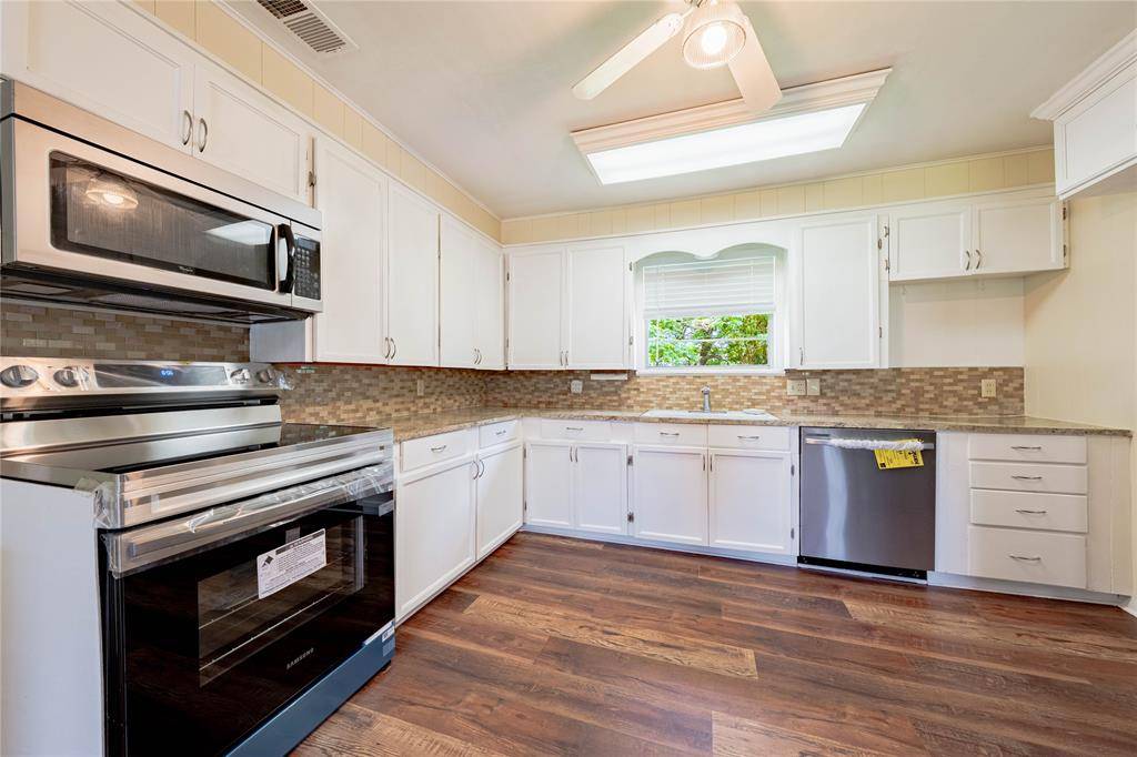 Mabank, TX 75147,522 E Kempner Street