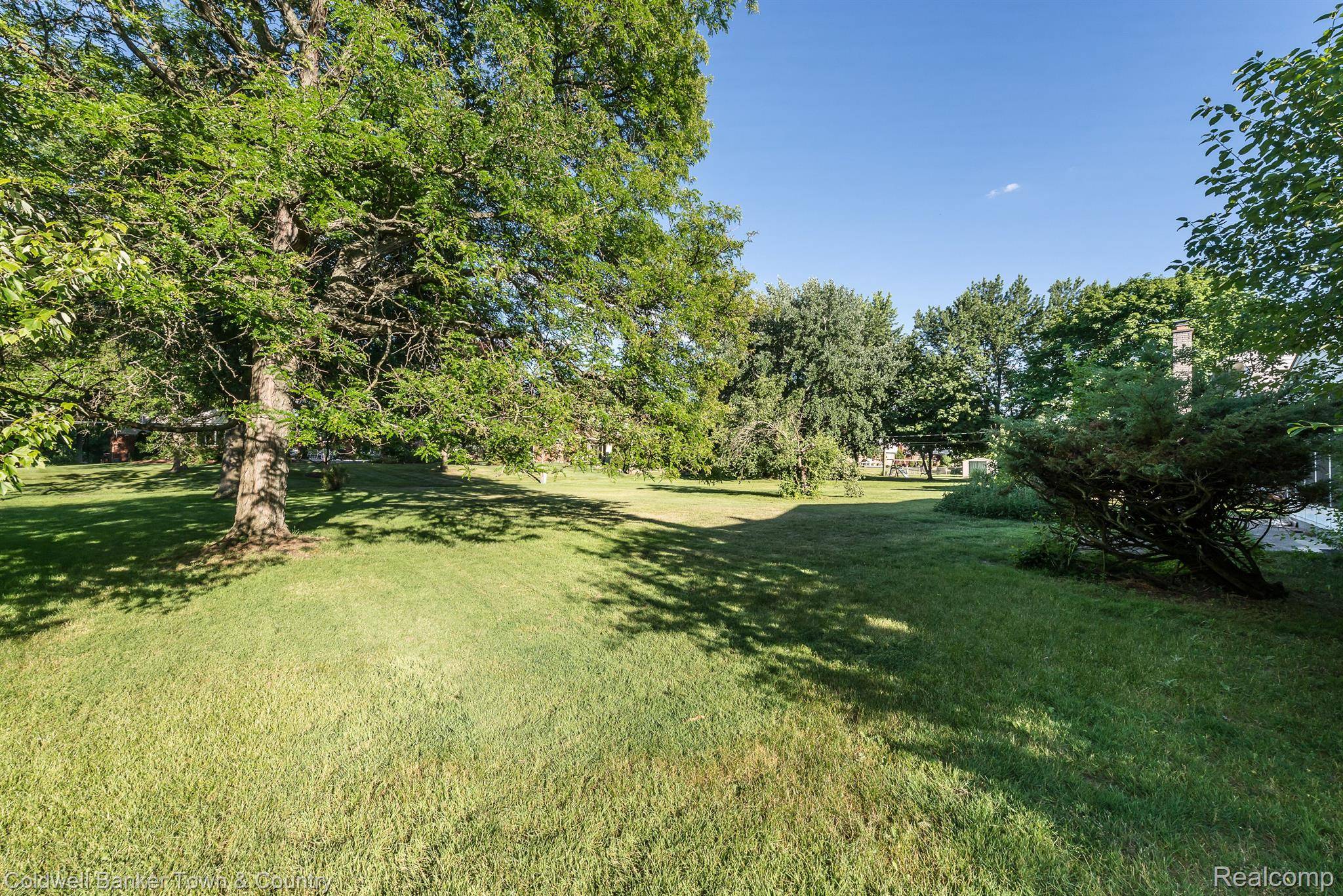 Livonia, MI 48154,16444 wayne RD