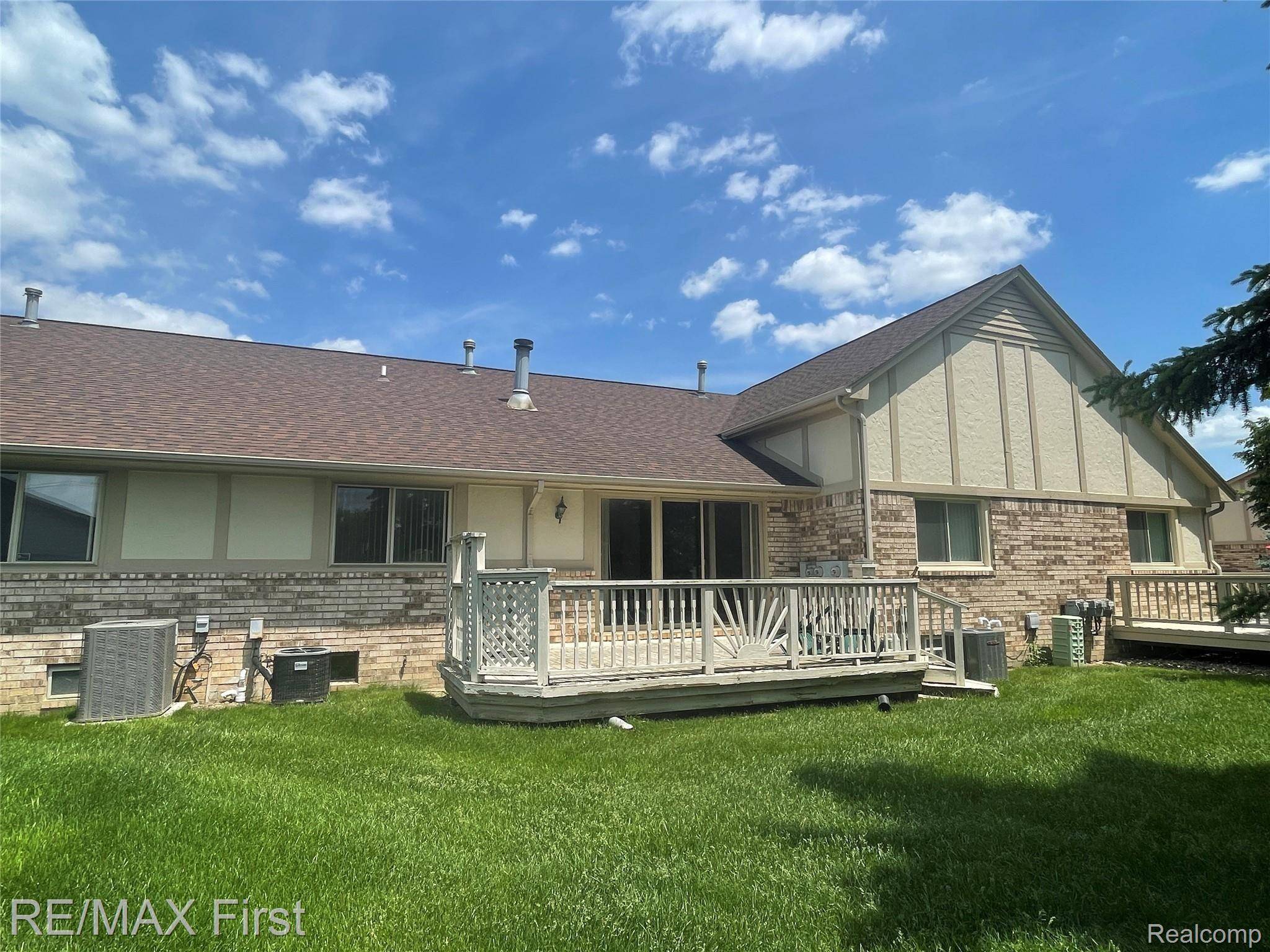 Clinton Twp, MI 48038,15448 ORCHARD RIDGE DR