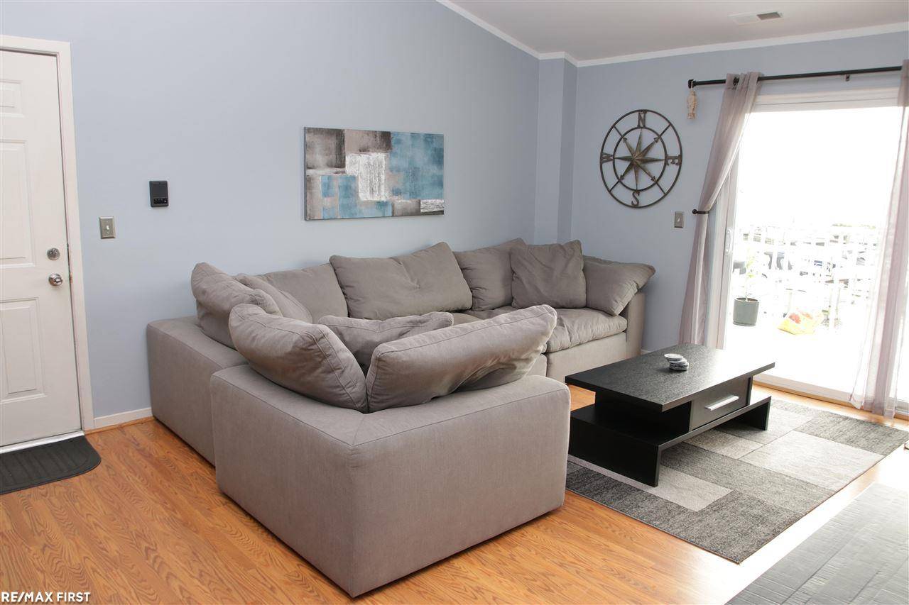 Harrison Twp, MI 48045,37512 Jefferson