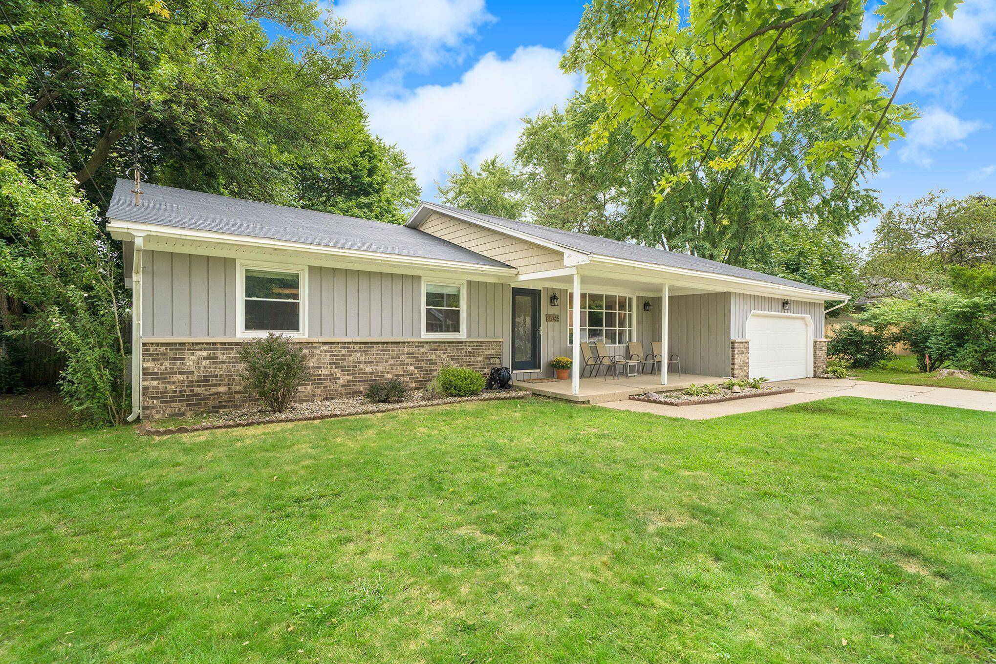 Kentwood, MI 49508,5744 Juanita DR SE