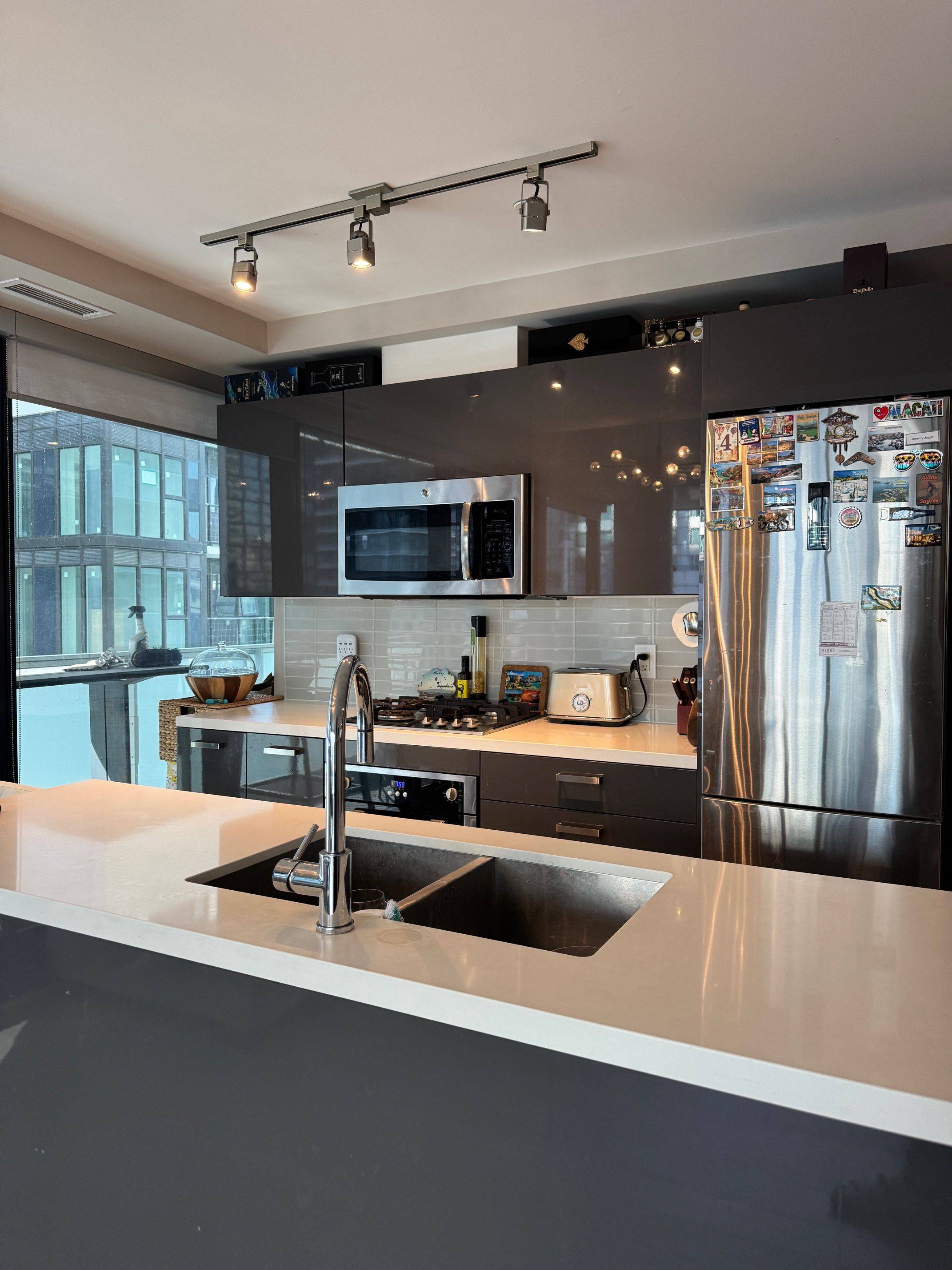 Toronto C01, ON M5V 0M6,11 Charlotte ST #1007