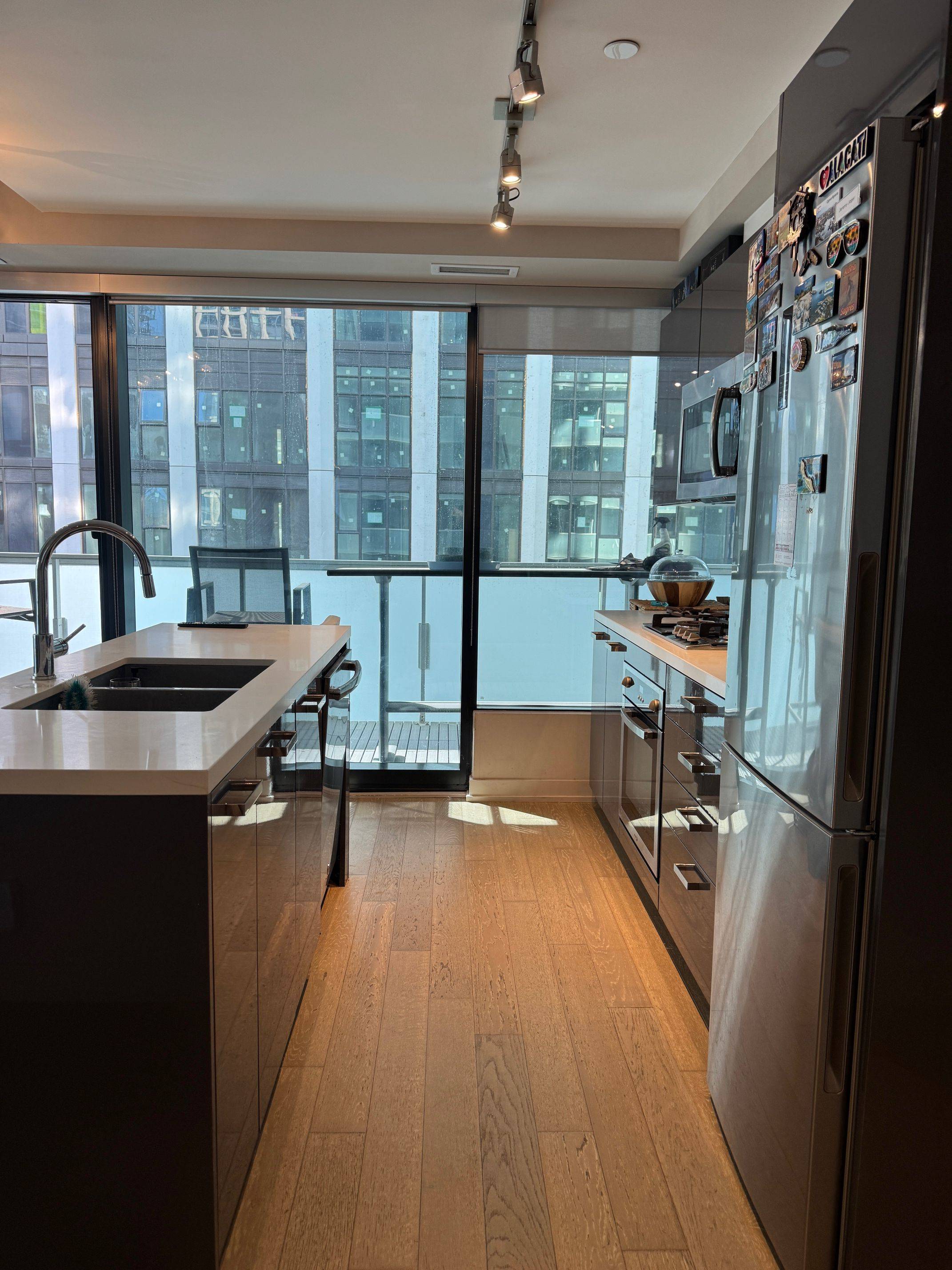 Toronto C01, ON M5V 0M6,11 Charlotte ST #1007