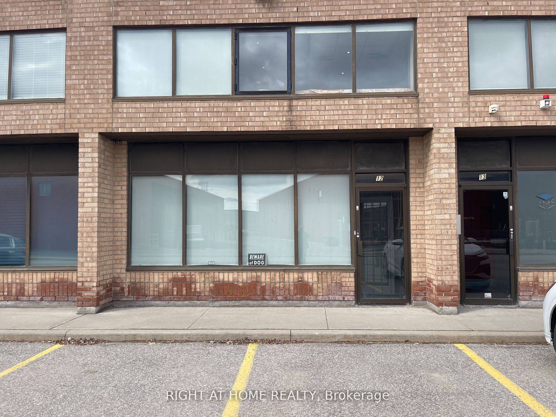 Vaughan, ON L4K 4K5,160 Cidermill AVE #12